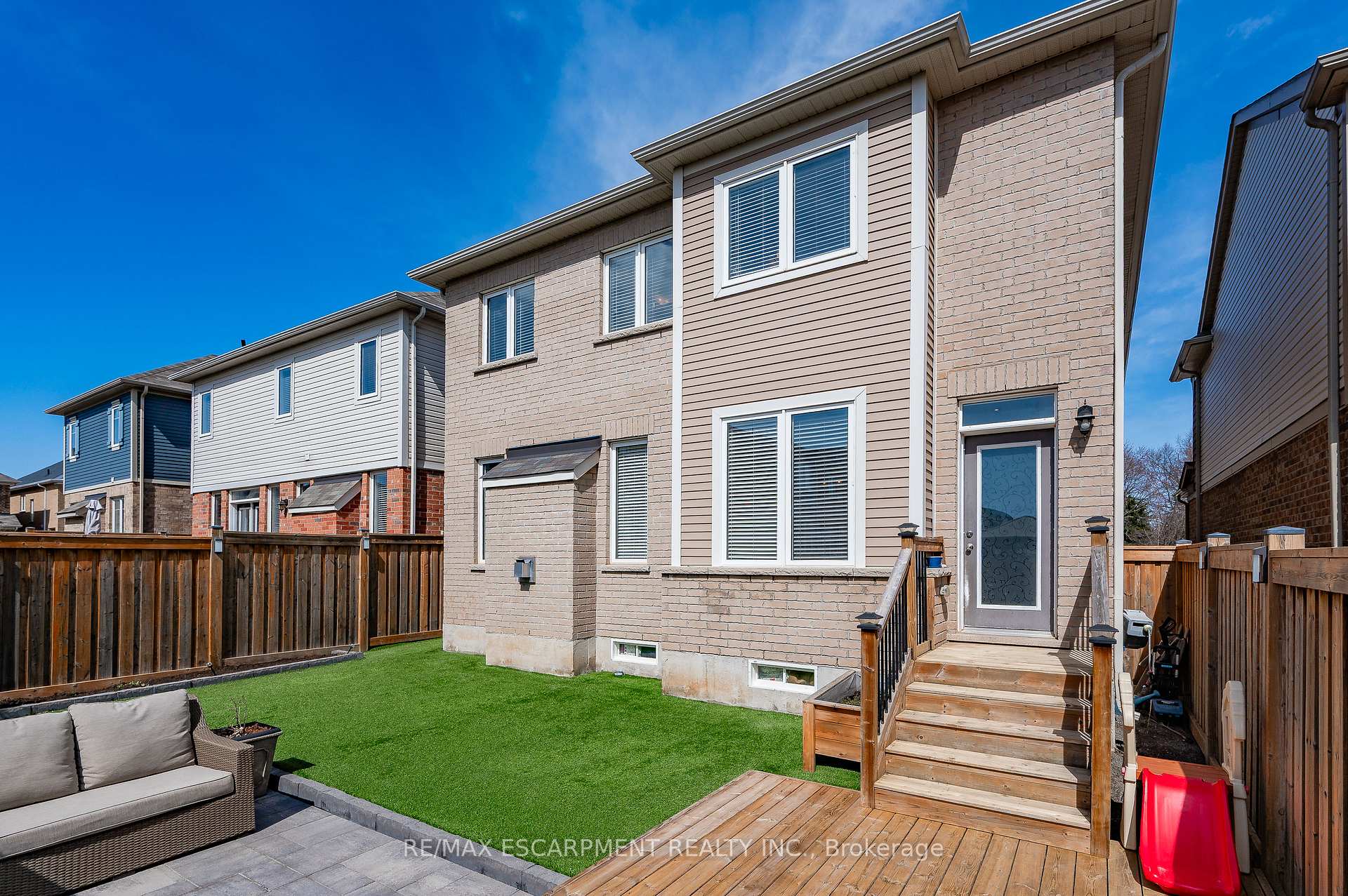Photo 26 of 107 Stillwater Crescent, Hamilton, Waterdown — HOMEH
