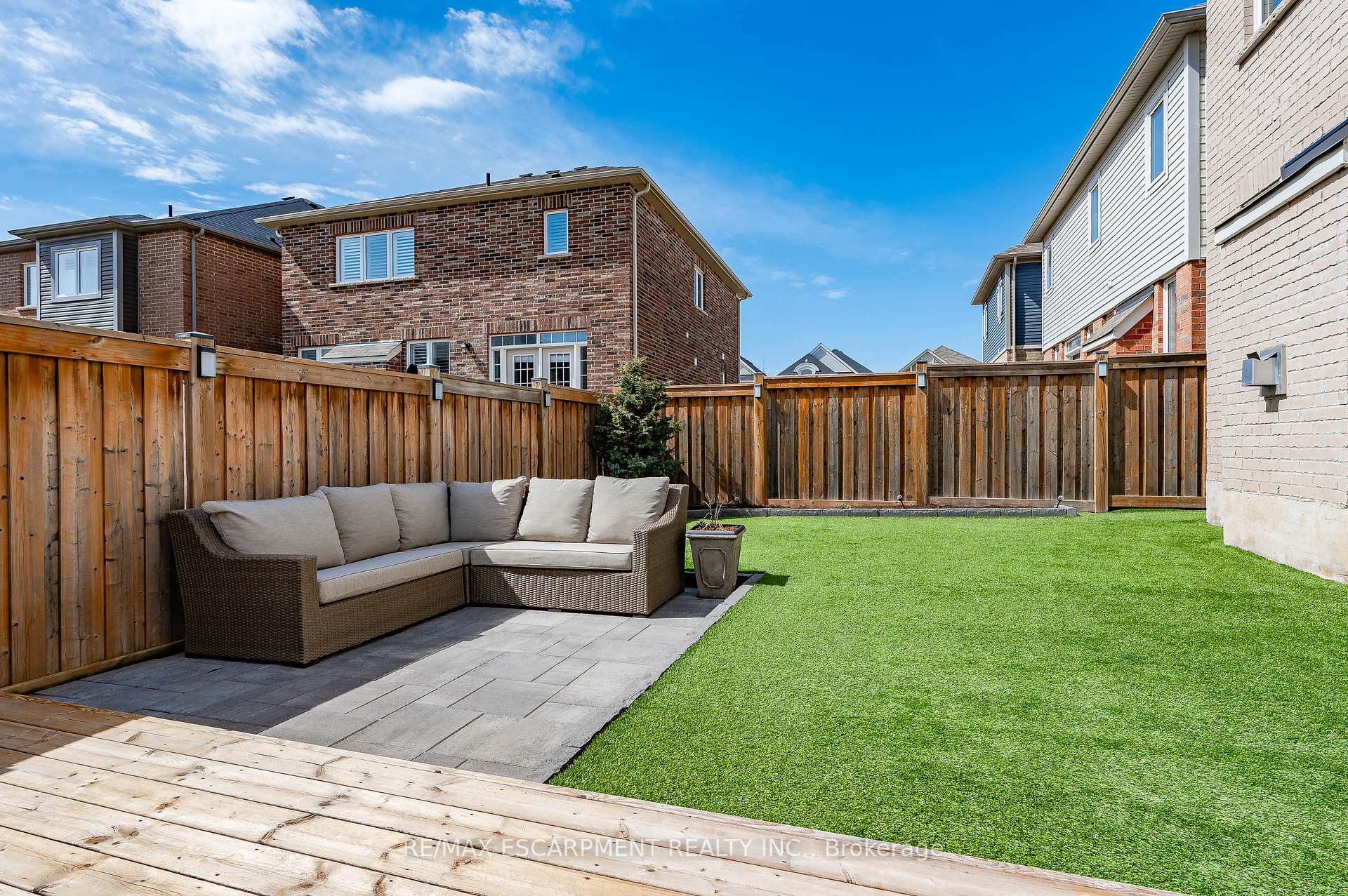 Photo 31 of 107 Stillwater Crescent, Hamilton, Waterdown — HOMEH