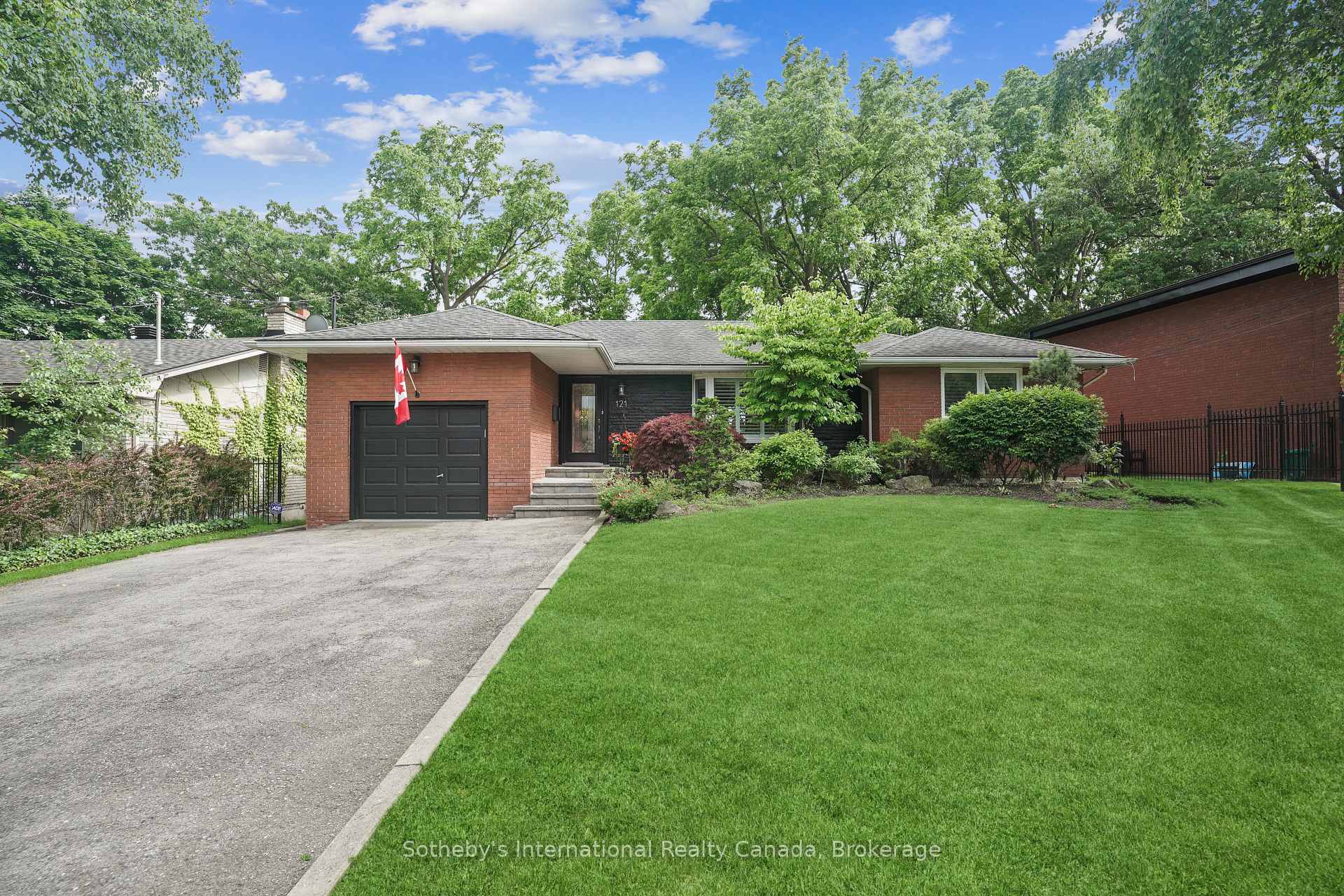 Photo 1 of 121 Grant Boulevard, Hamilton, Dundas — HOMEH
