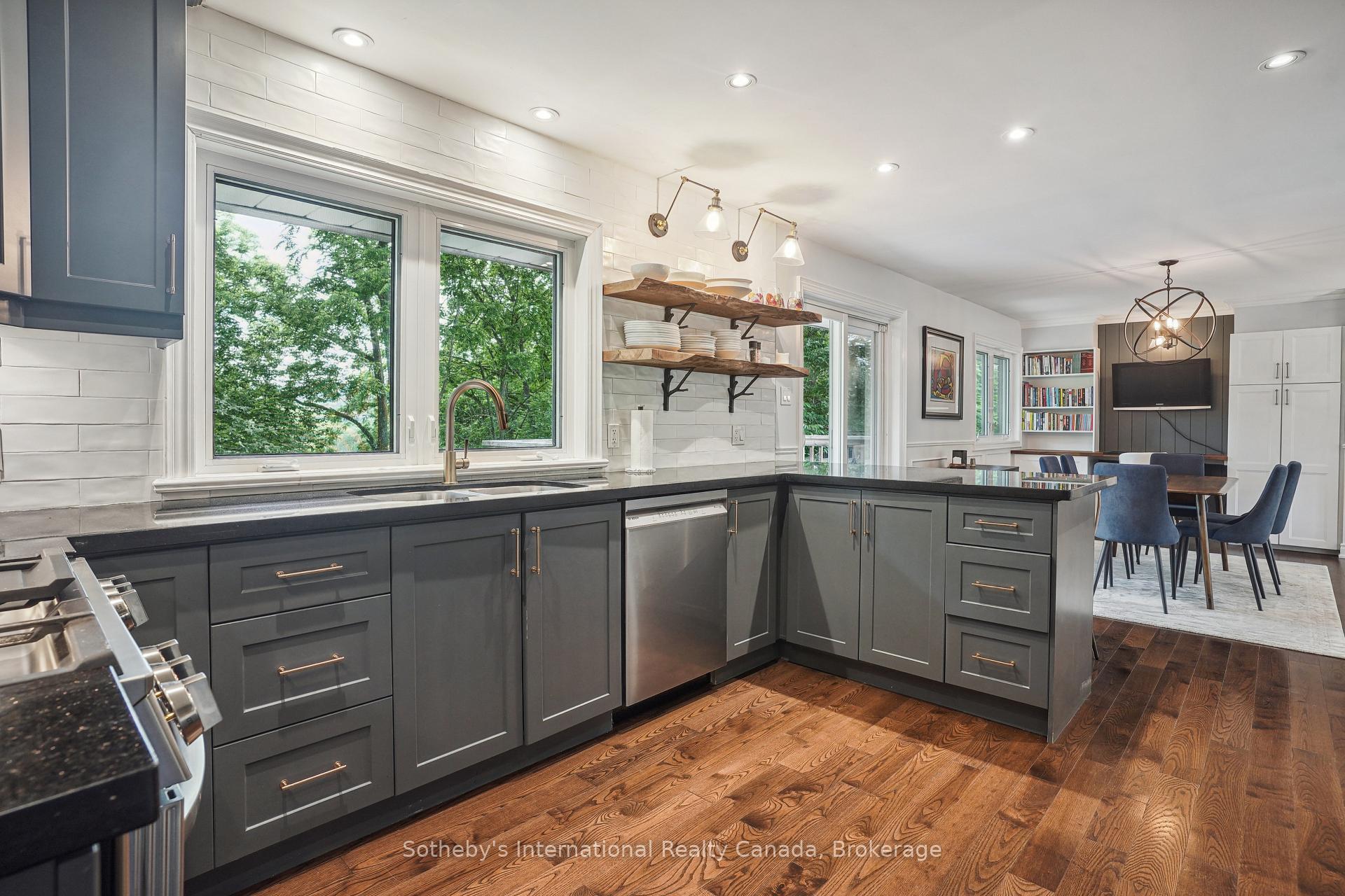 Photo 16 of 121 Grant Boulevard, Hamilton, Dundas — HOMEH
