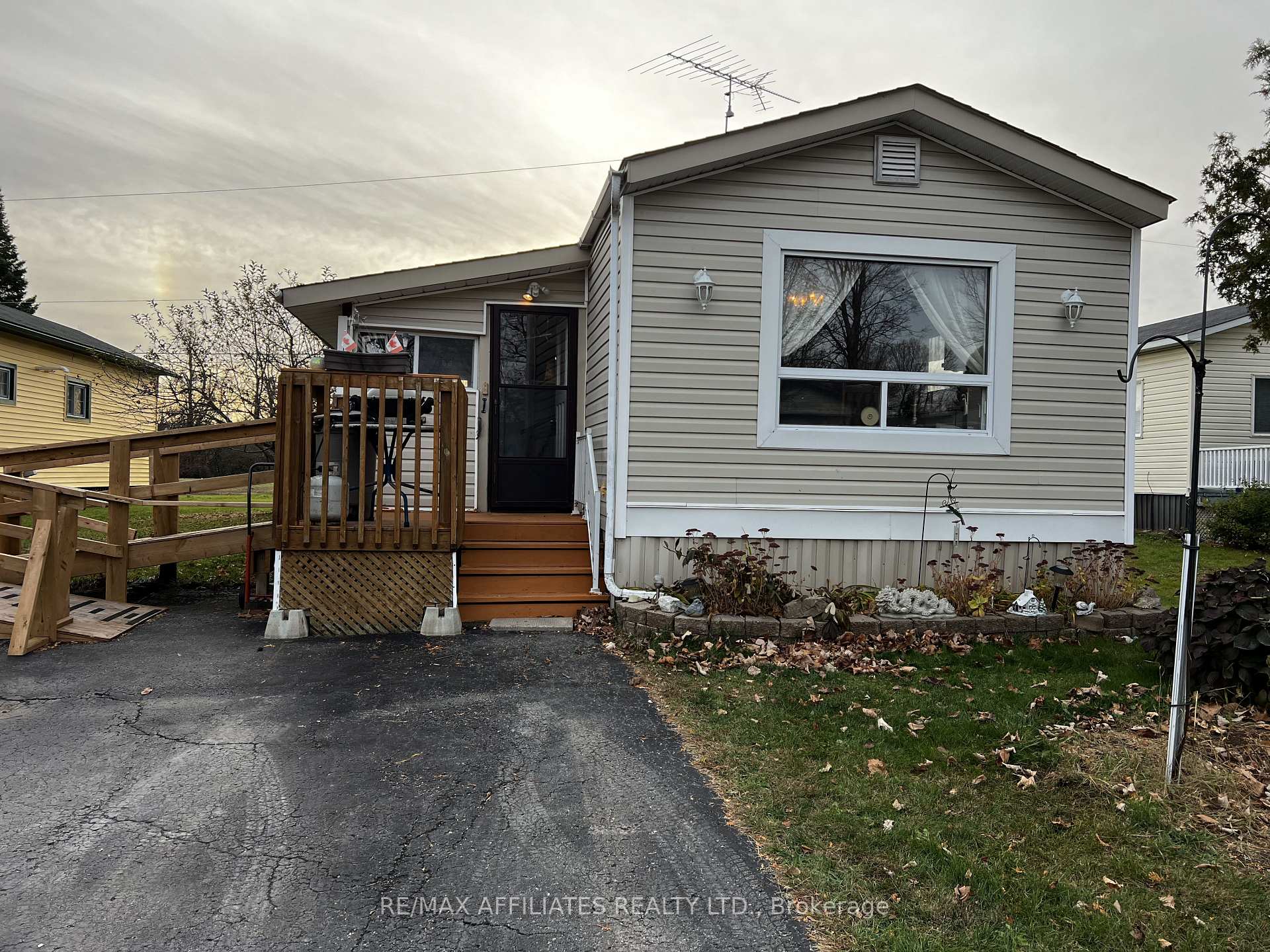 Photo 1 of 247 Park Crescent, Carleton Place — HOMEH