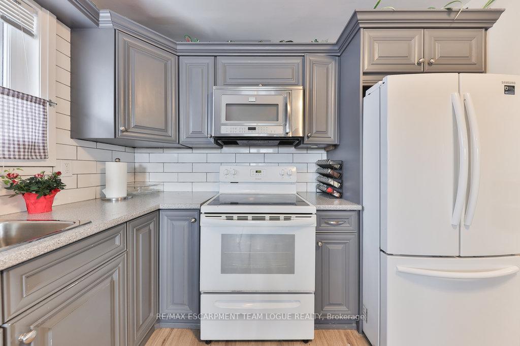 Photo 33 of 610 Mohawk Road E, Hamilton, Lawfield — HOMEH