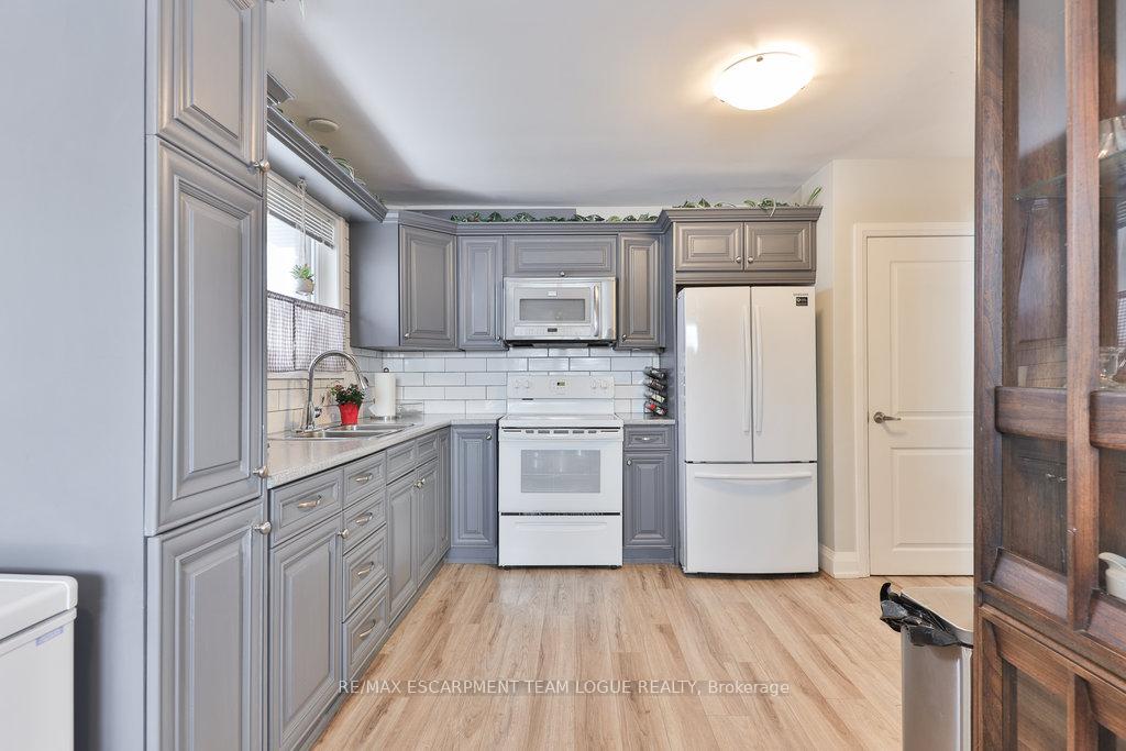 Photo 11 of 610 Mohawk Road E, Hamilton, Lawfield — HOMEH