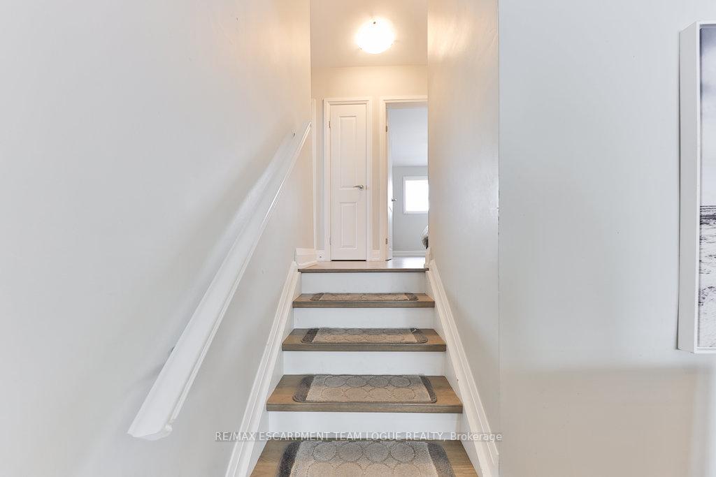 Photo 19 of 610 Mohawk Road E, Hamilton, Lawfield — HOMEH