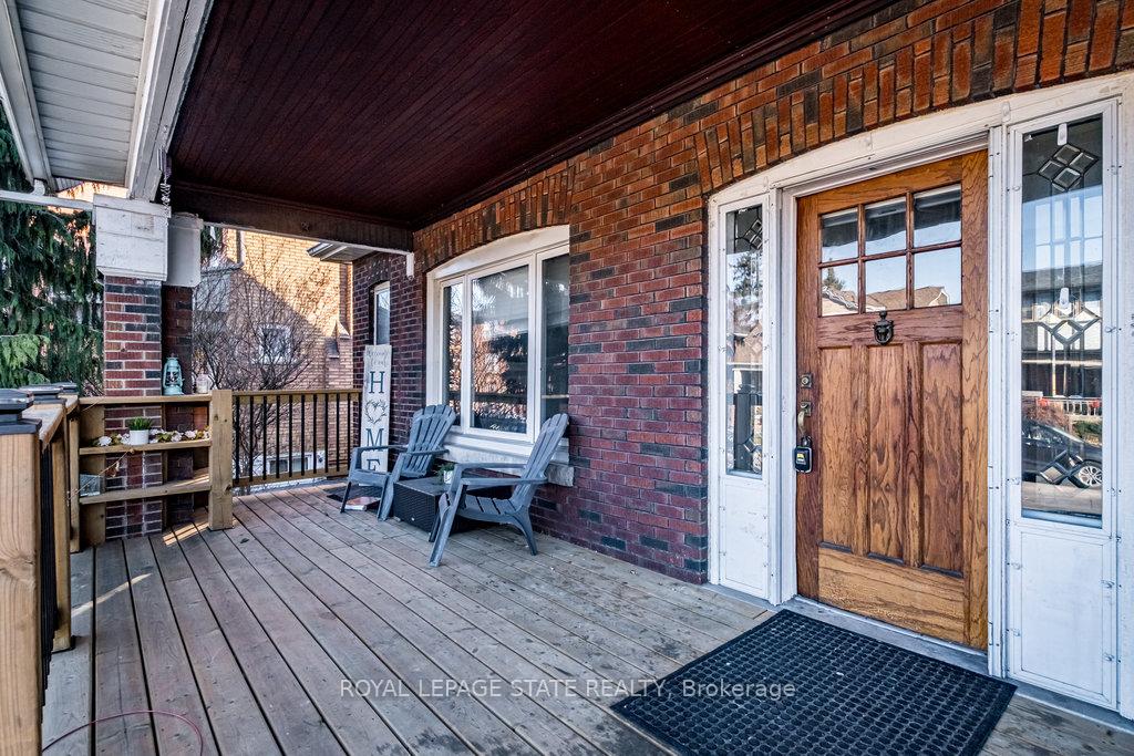 Photo 3 of 15 Connaught Avenue S, Hamilton, Gibson — HOMEH
