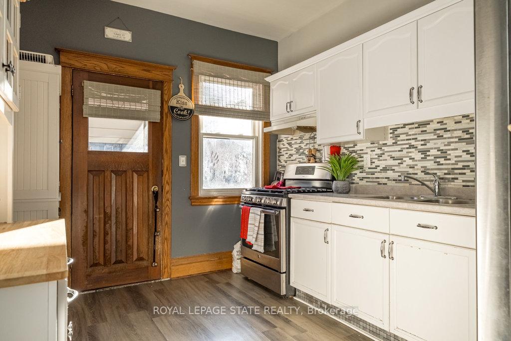 Photo 9 of 15 Connaught Avenue S, Hamilton, Gibson — HOMEH