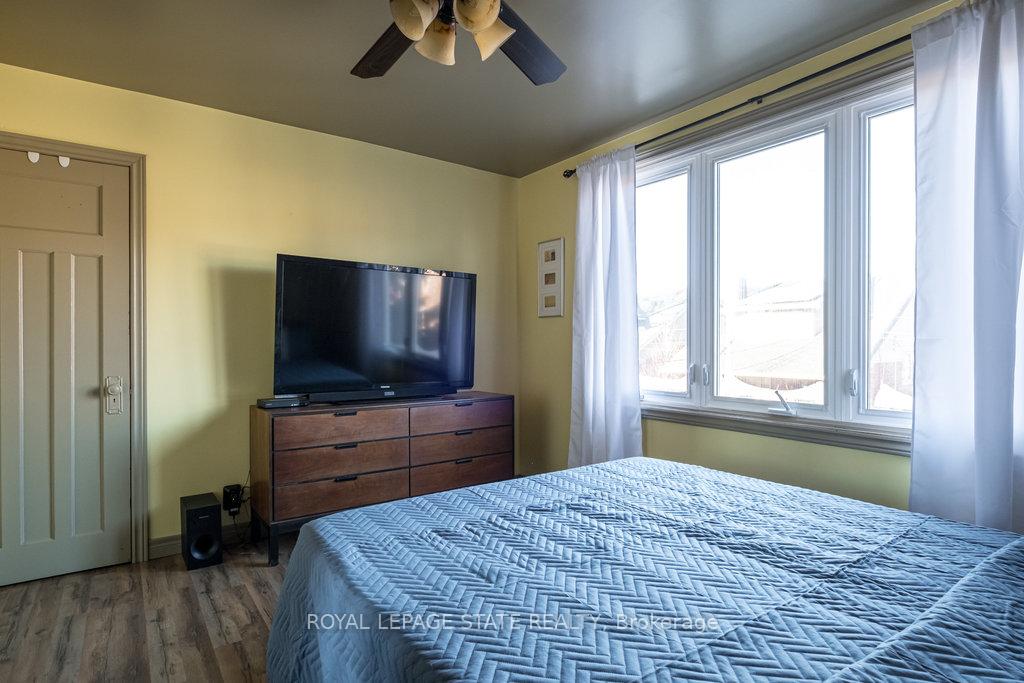 Photo 13 of 15 Connaught Avenue S, Hamilton, Gibson — HOMEH