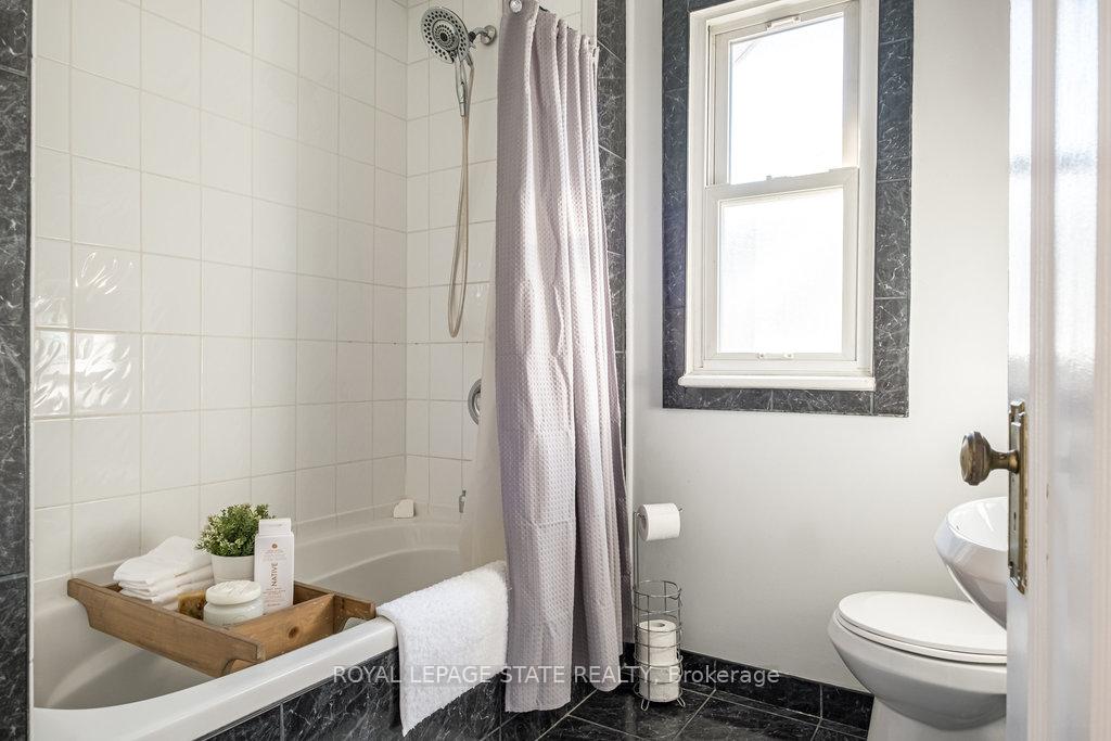 Photo 17 of 15 Connaught Avenue S, Hamilton, Gibson — HOMEH