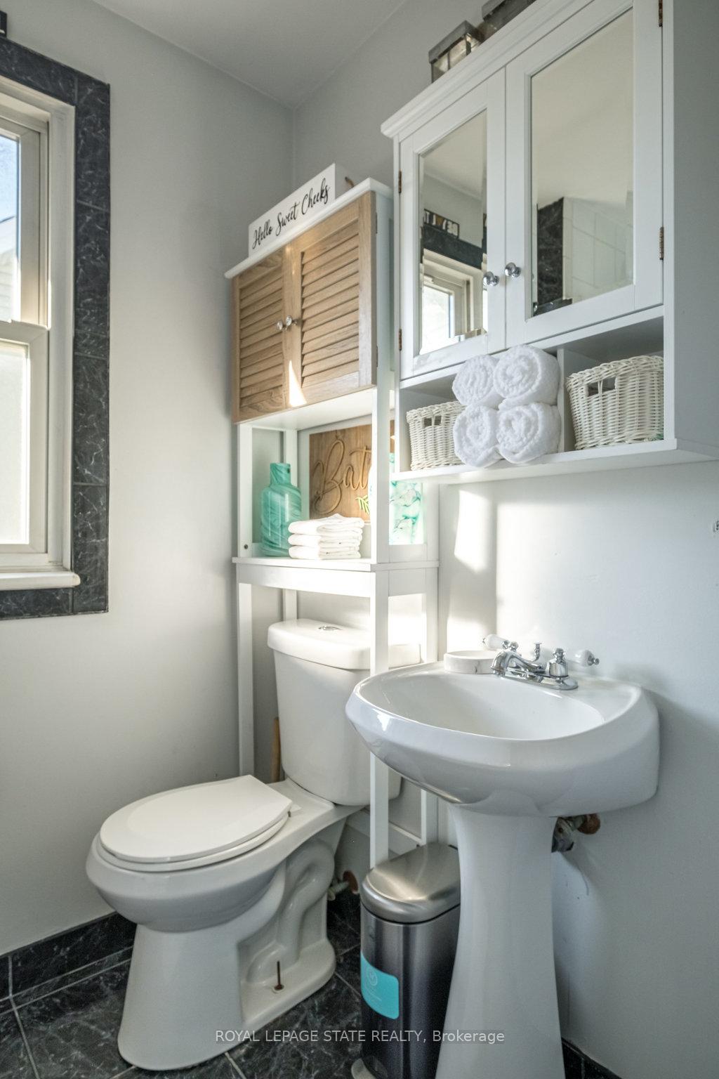 Photo 37 of 15 Connaught Avenue S, Hamilton, Gibson — HOMEH