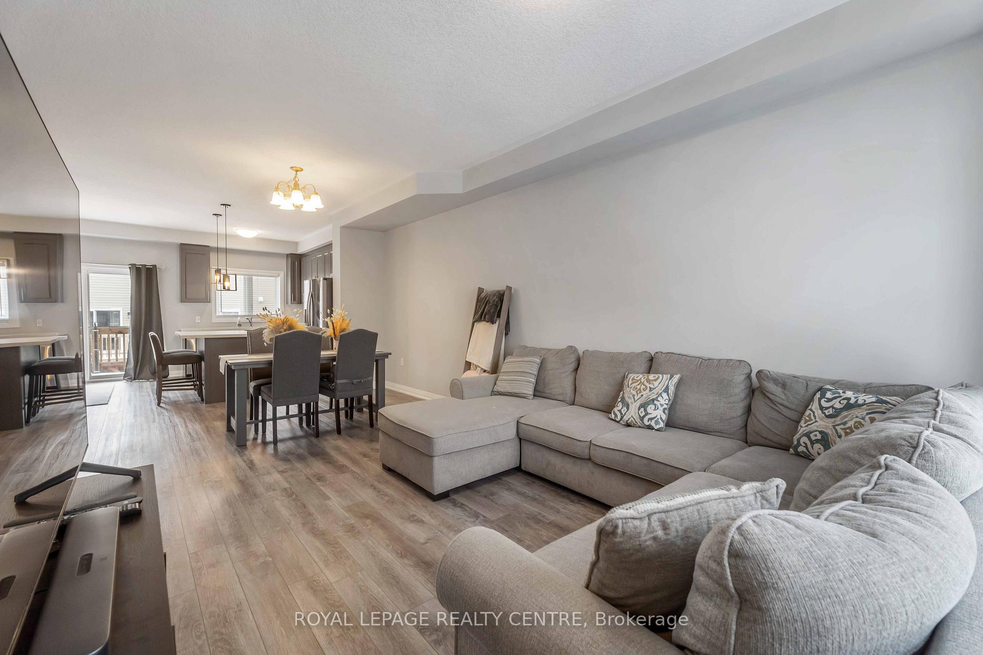 Photo 32 of 62 Aquarius Crescent, Hamilton, Rural Glanbrook — HOMEH