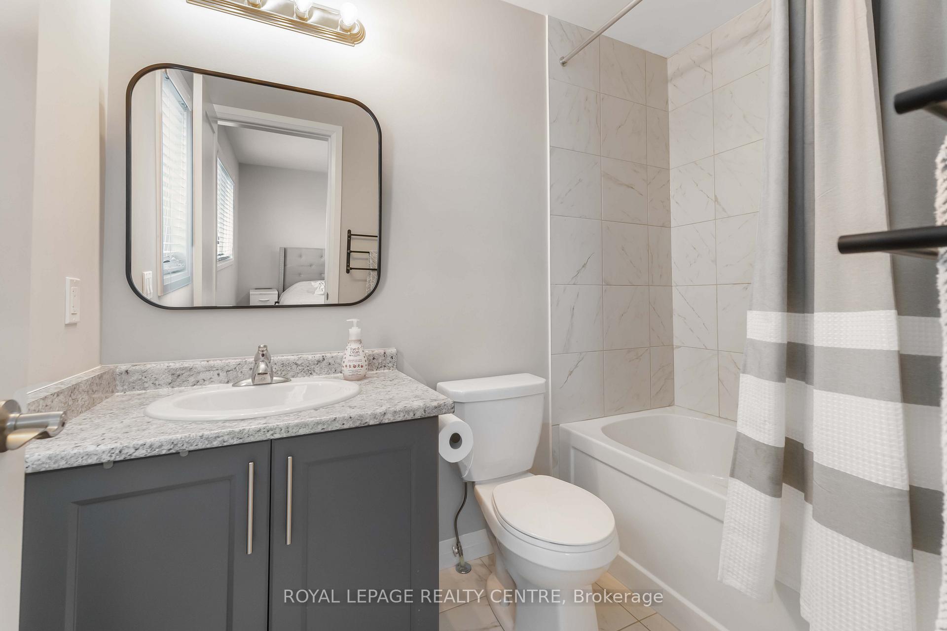 Photo 37 of 62 Aquarius Crescent, Hamilton, Rural Glanbrook — HOMEH