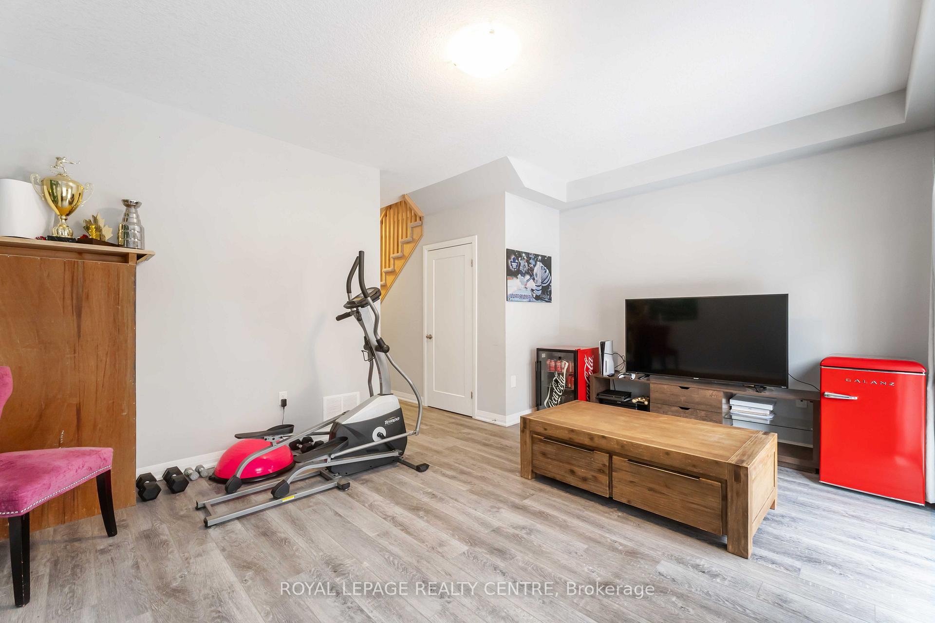 Photo 6 of 62 Aquarius Crescent, Hamilton, Rural Glanbrook — HOMEH
