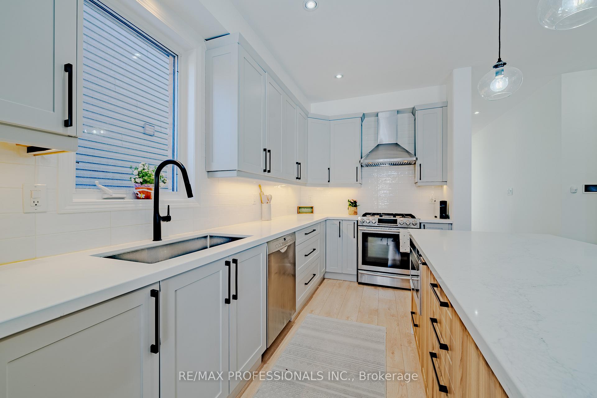 Photo 1 of 297 Fellowes Crescent, Hamilton, Waterdown — HOMEH