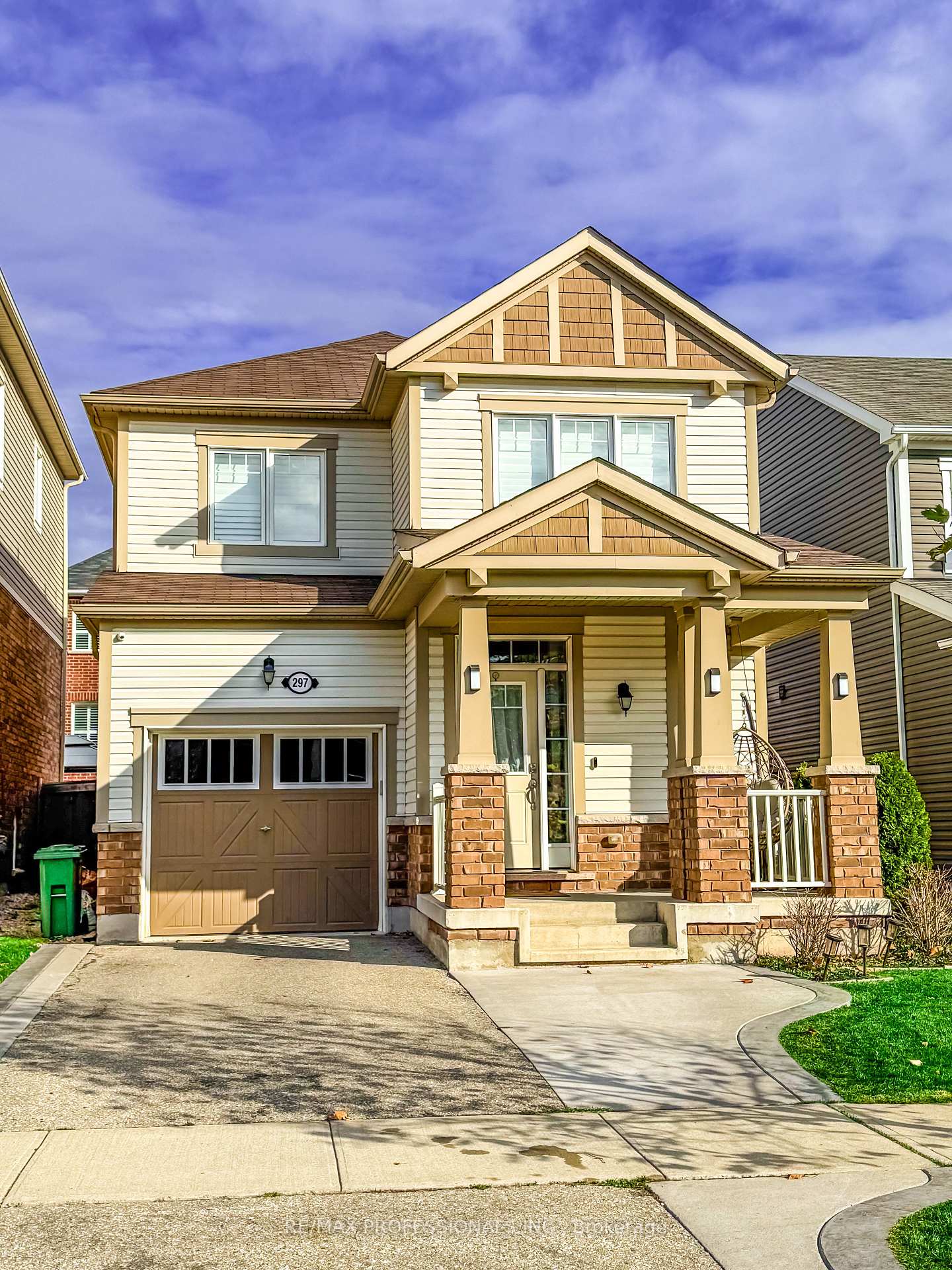 Photo 2 of 297 Fellowes Crescent, Hamilton, Waterdown — HOMEH
