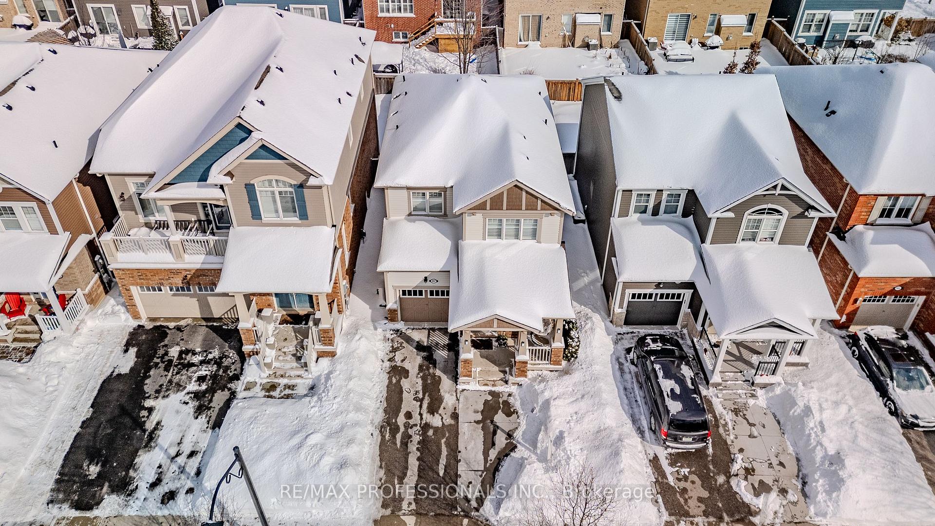 Photo 3 of 297 Fellowes Crescent, Hamilton, Waterdown — HOMEH