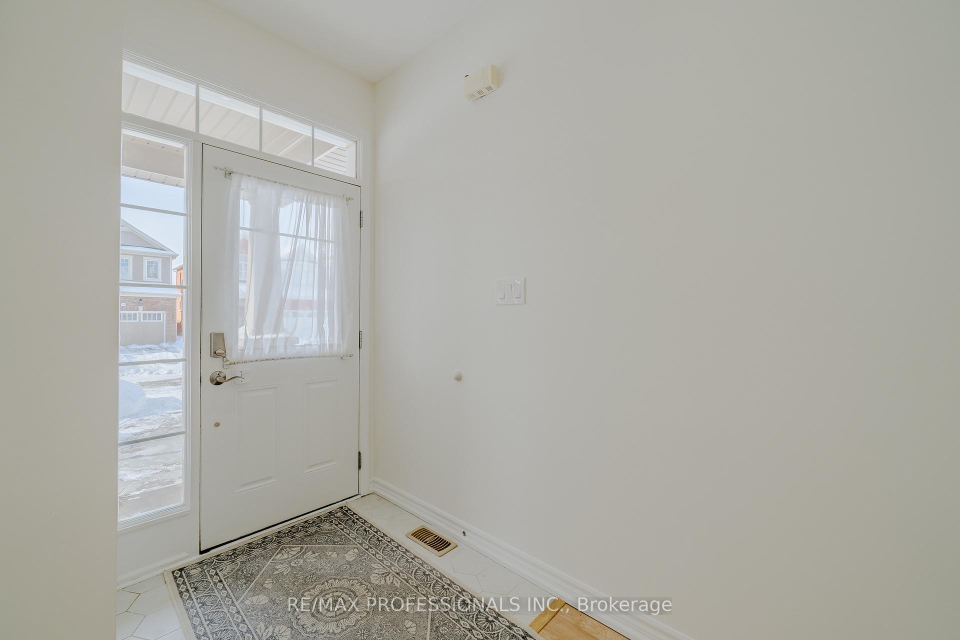 Photo 8 of 297 Fellowes Crescent, Hamilton, Waterdown — HOMEH