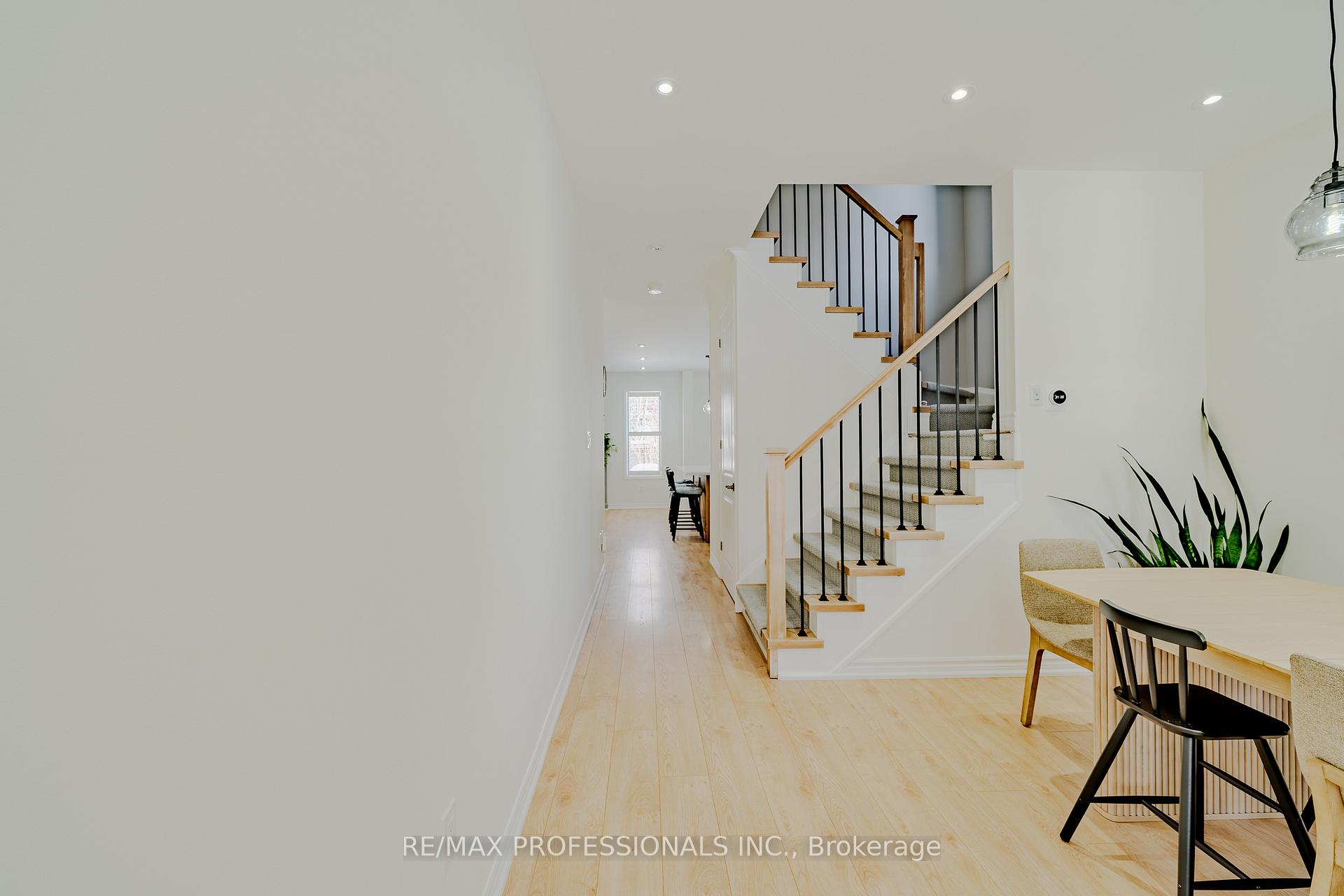 Photo 9 of 297 Fellowes Crescent, Hamilton, Waterdown — HOMEH