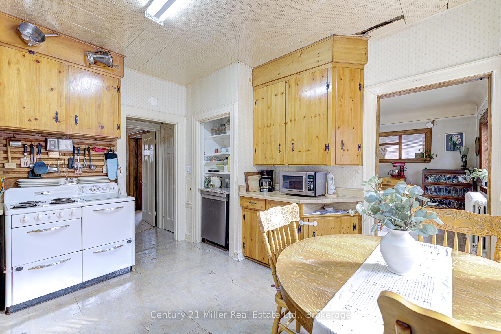 Photo 13 of 26 Fairleigh Avenue S, Hamilton, Gibson — HOMEH