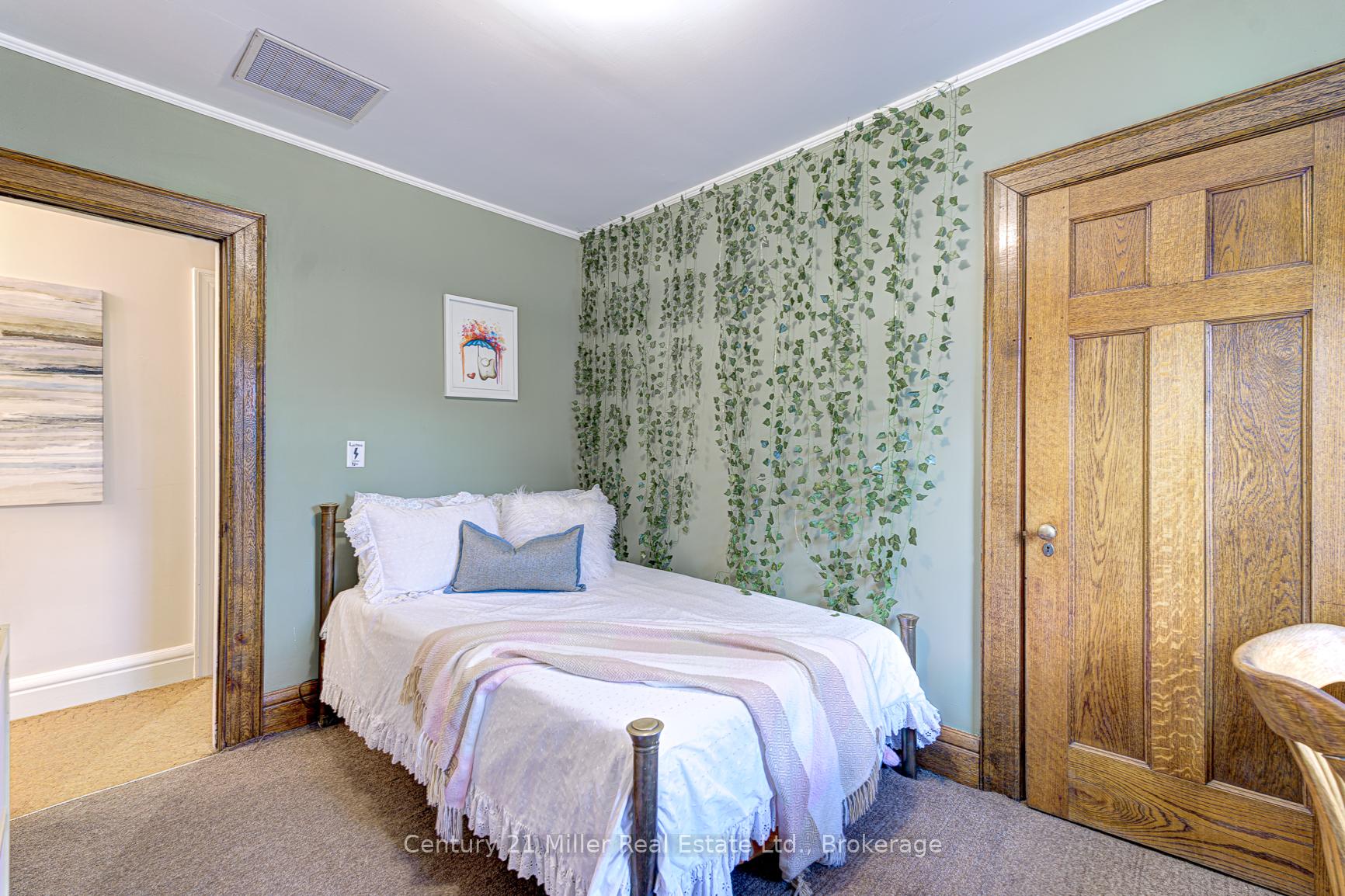 Photo 21 of 26 Fairleigh Avenue S, Hamilton, Gibson — HOMEH
