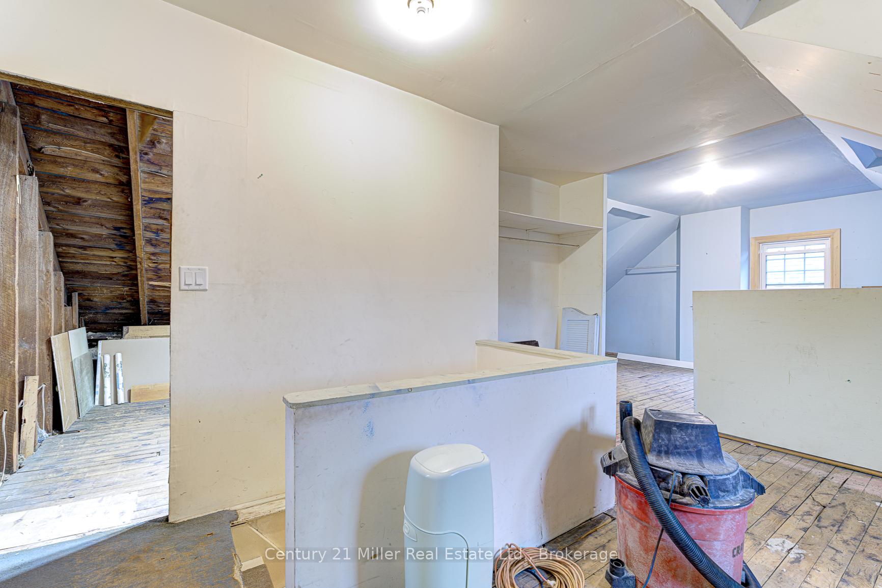 Photo 23 of 26 Fairleigh Avenue S, Hamilton, Gibson — HOMEH