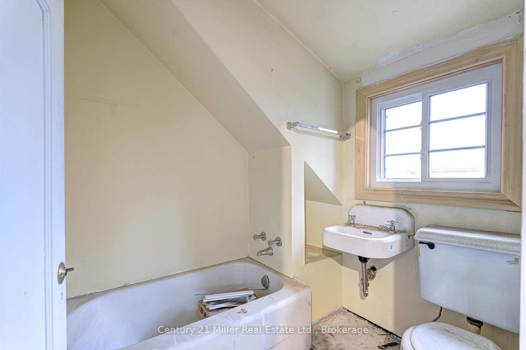 Photo 25 of 26 Fairleigh Avenue S, Hamilton, Gibson — HOMEH