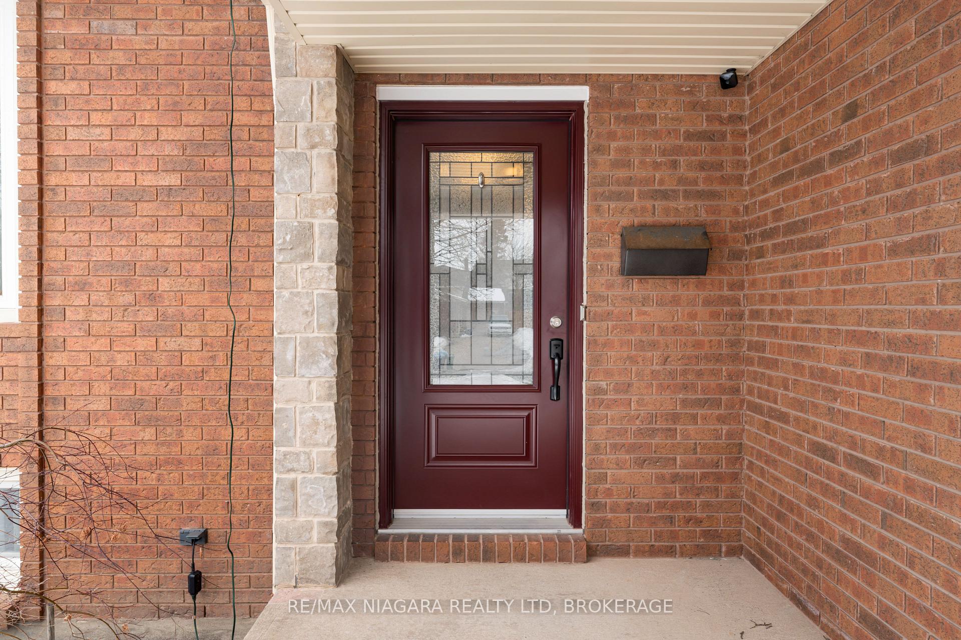 Photo 4 of 7 Via Dell Monte, St. Catharines, Burleigh Hill — HOMEH