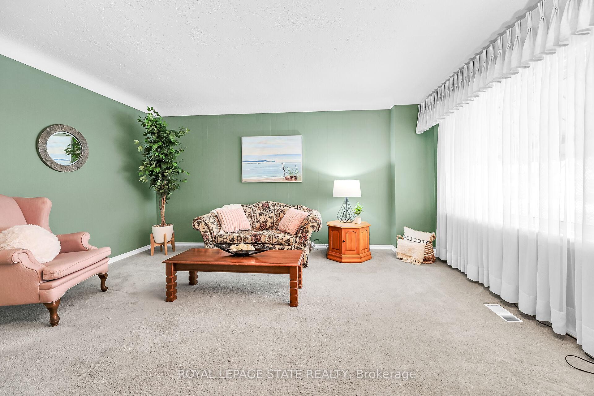 Photo 5 of 646 Upper Sherman Avenue, Hamilton, Burkholme — HOMEH