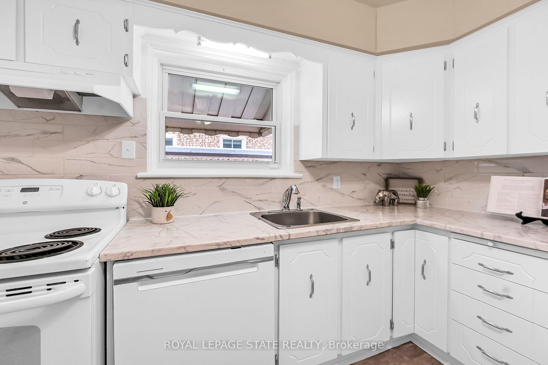 Photo 12 of 646 Upper Sherman Avenue, Hamilton, Burkholme — HOMEH