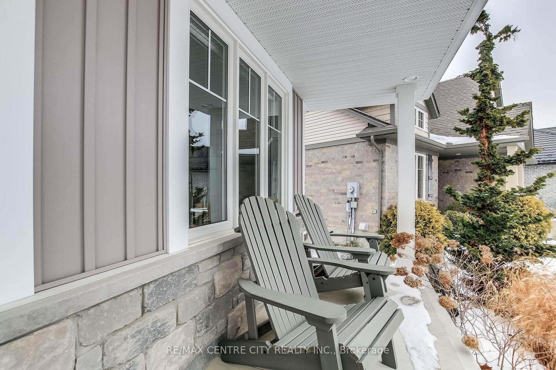Photo 2 of 31 Deerfield Court, St. Thomas — HOMEH