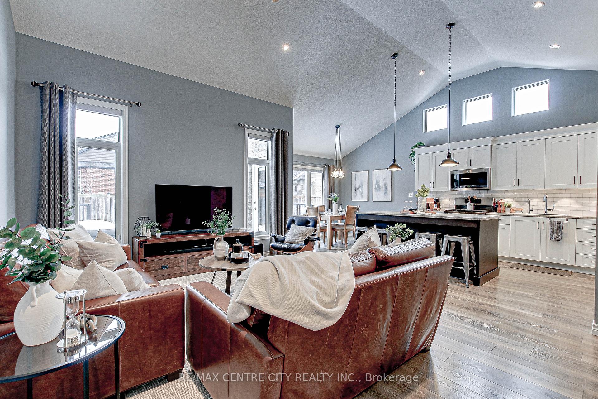Photo 8 of 31 Deerfield Court, St. Thomas — HOMEH