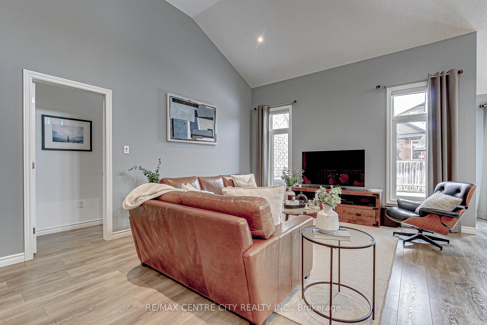 Photo 9 of 31 Deerfield Court, St. Thomas — HOMEH