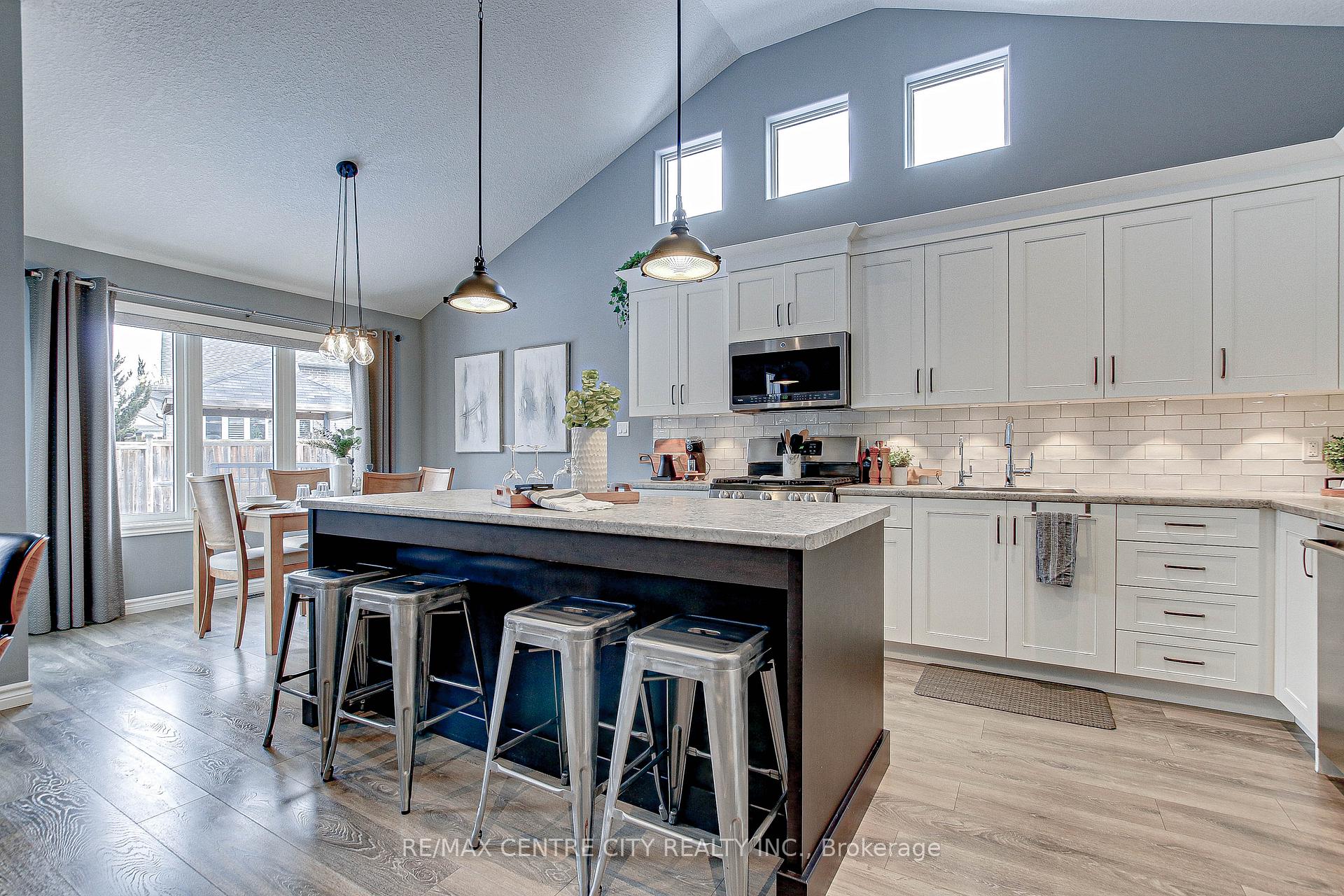 Photo 10 of 31 Deerfield Court, St. Thomas — HOMEH