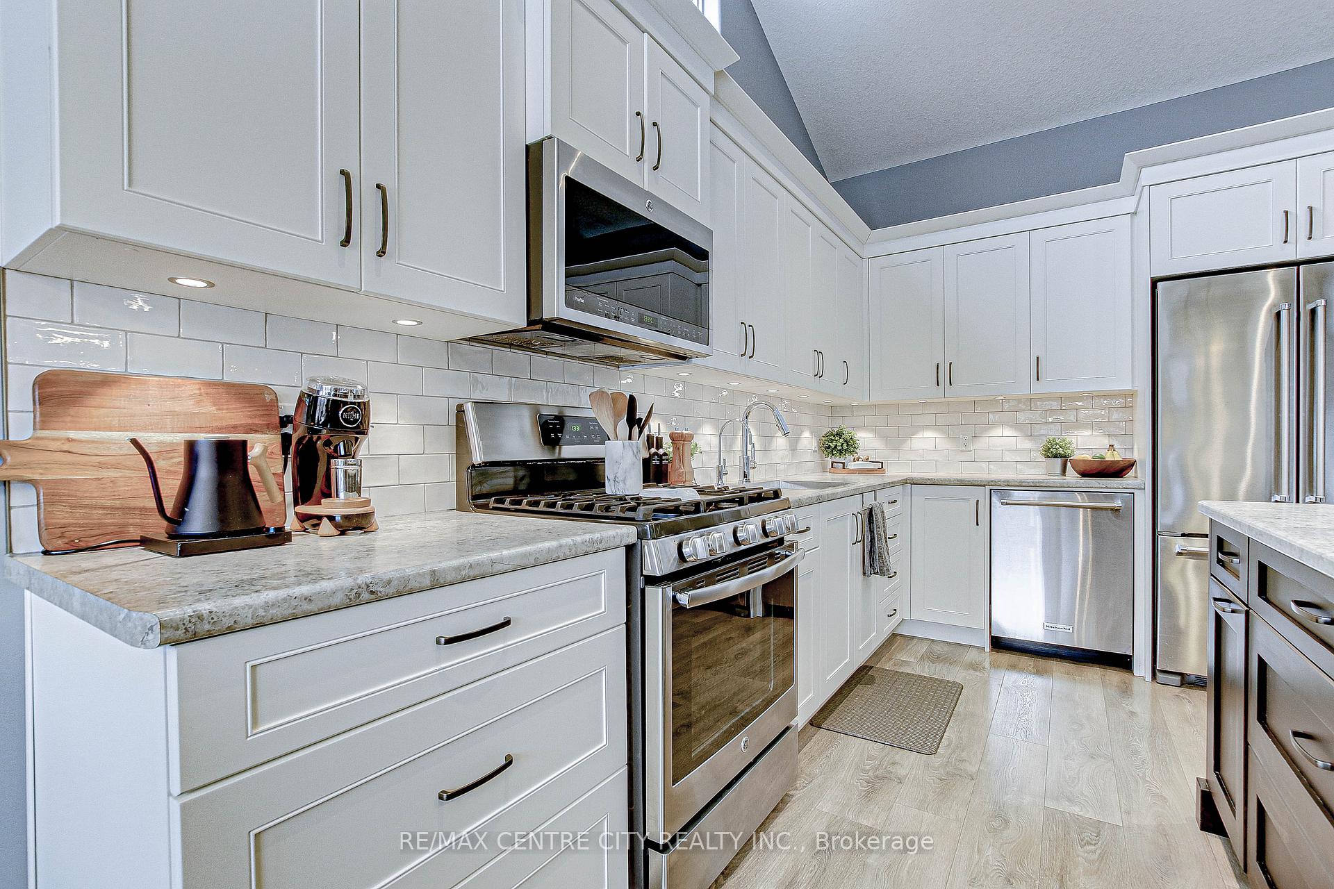 Photo 12 of 31 Deerfield Court, St. Thomas — HOMEH