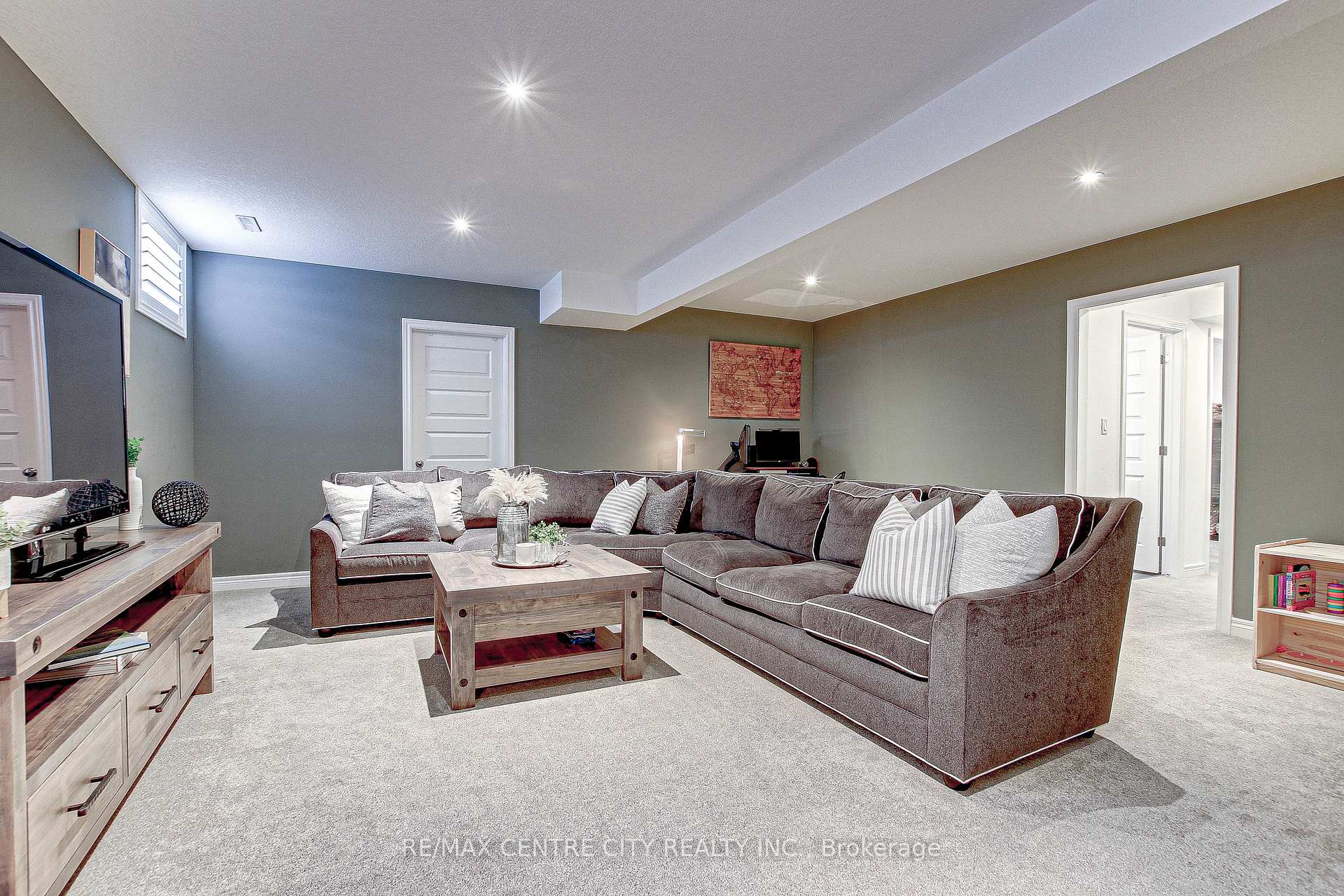 Photo 22 of 31 Deerfield Court, St. Thomas — HOMEH