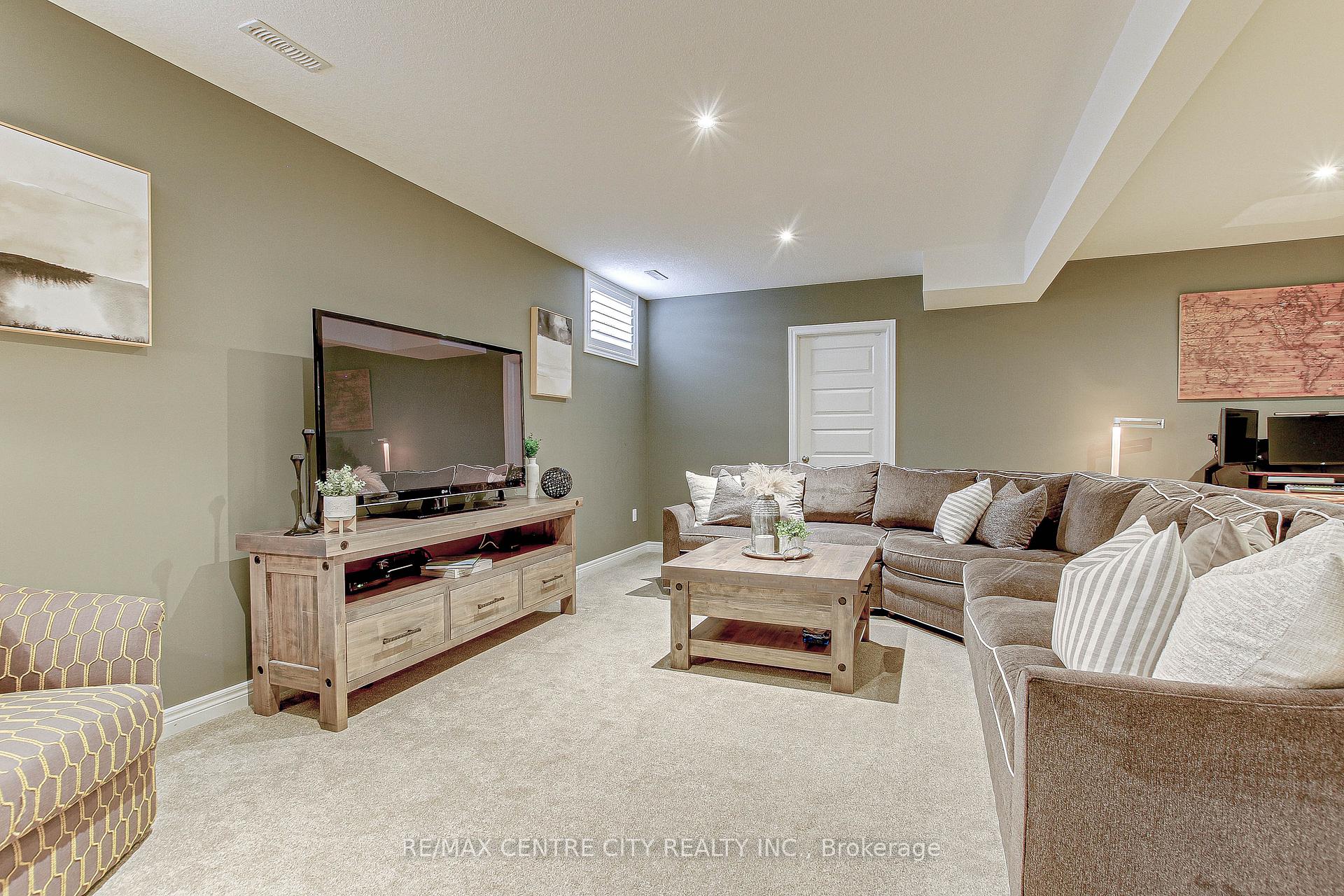 Photo 23 of 31 Deerfield Court, St. Thomas — HOMEH