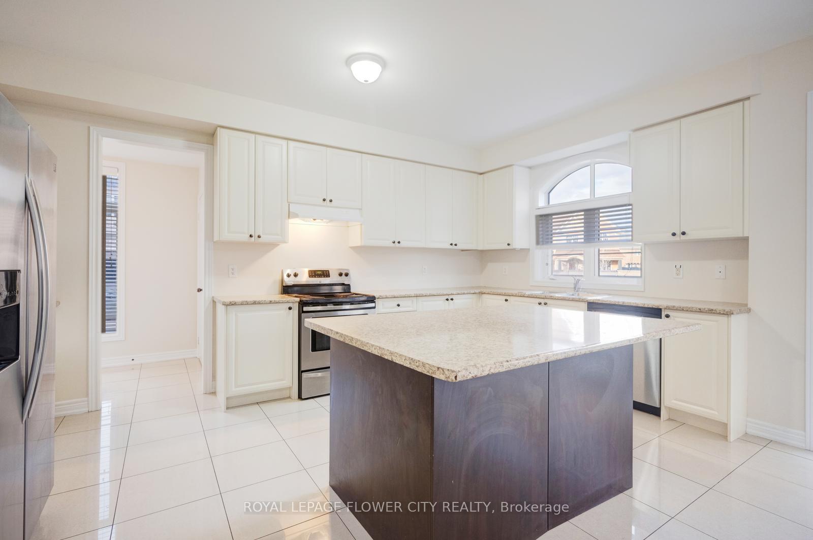 Photo 12 of 7 Tonalite Road, Brampton, Vales of Castlemore — HOMEH