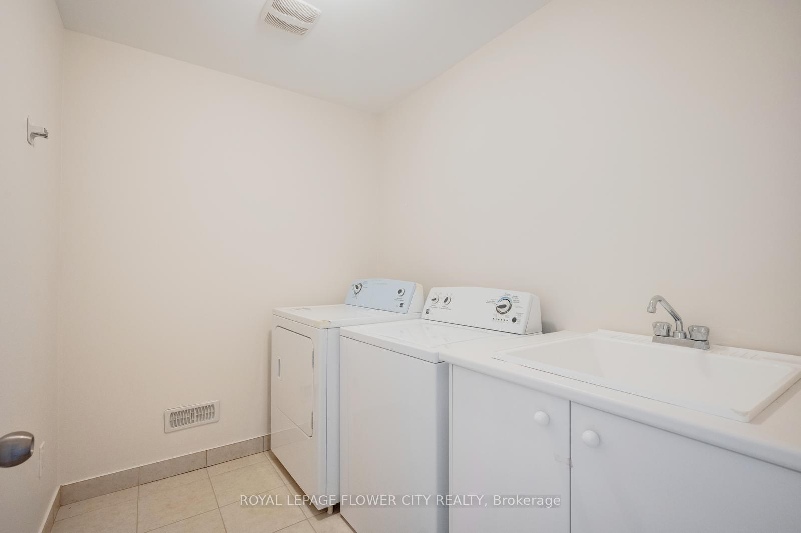 Photo 33 of 7 Tonalite Road, Brampton, Vales of Castlemore — HOMEH