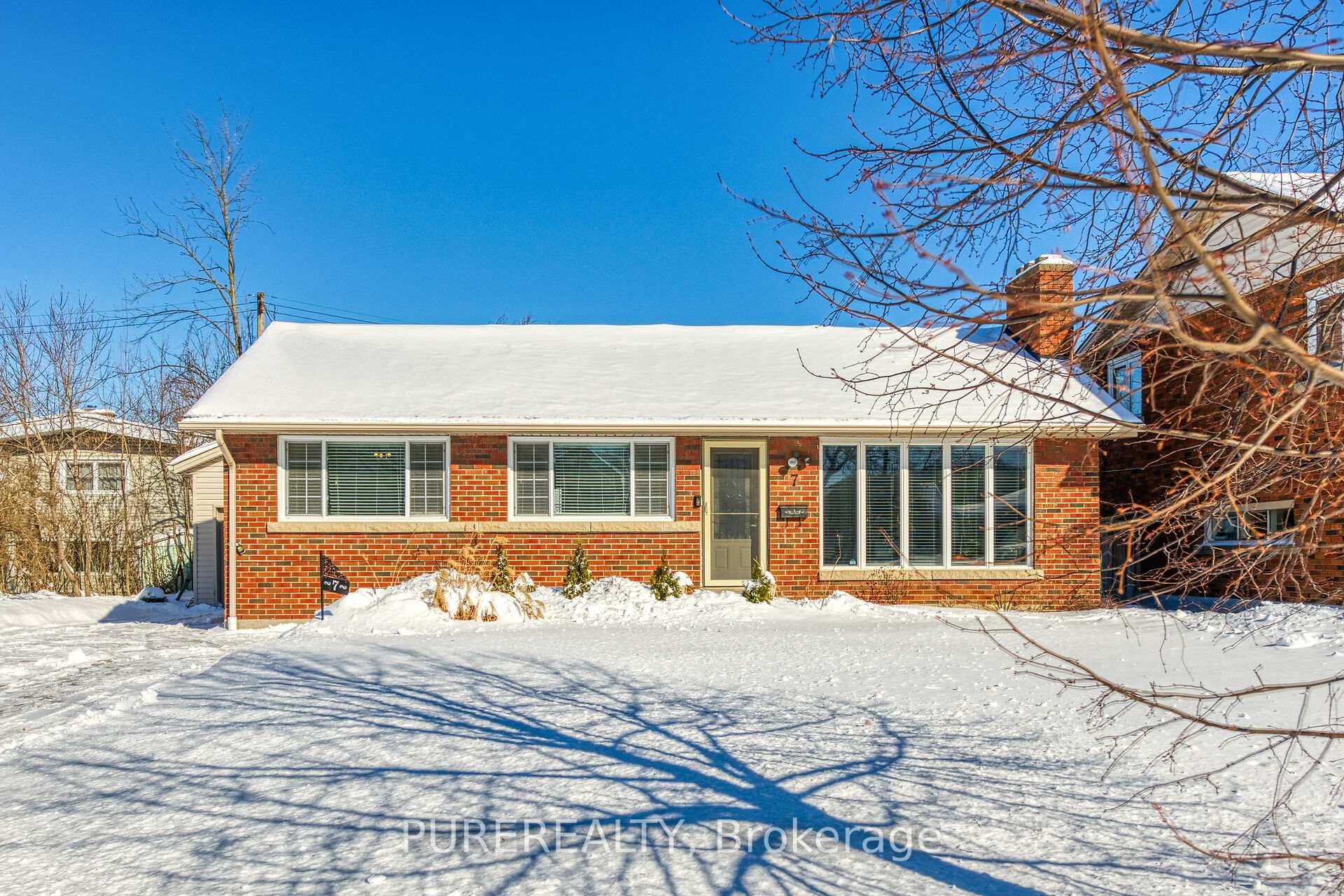 Photo 2 of 7 Byrne Boulevard, St. Catharines, Glendale/Glenridge — HOMEH