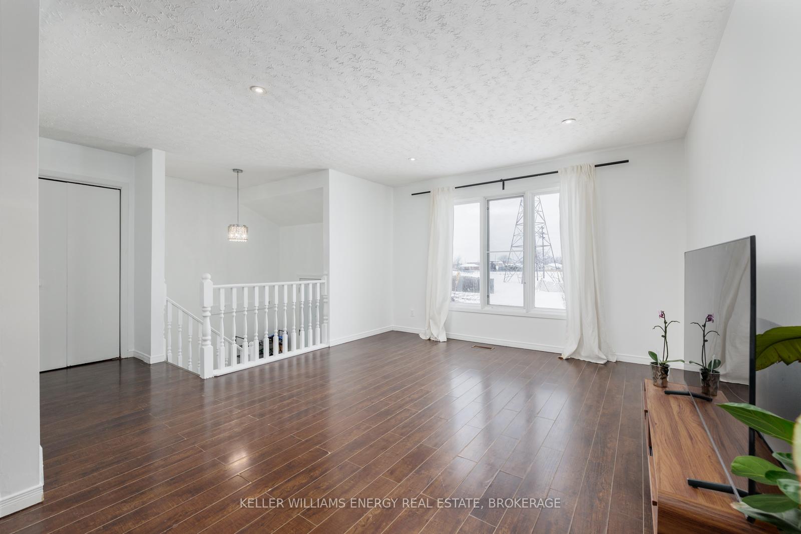 Photo 9 of 62 Autumn Place, St. Catharines, Secord Woods — HOMEH