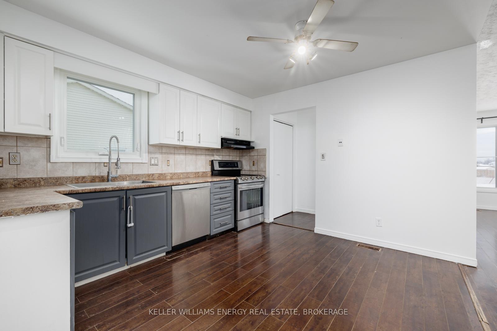 Photo 16 of 62 Autumn Place, St. Catharines, Secord Woods — HOMEH