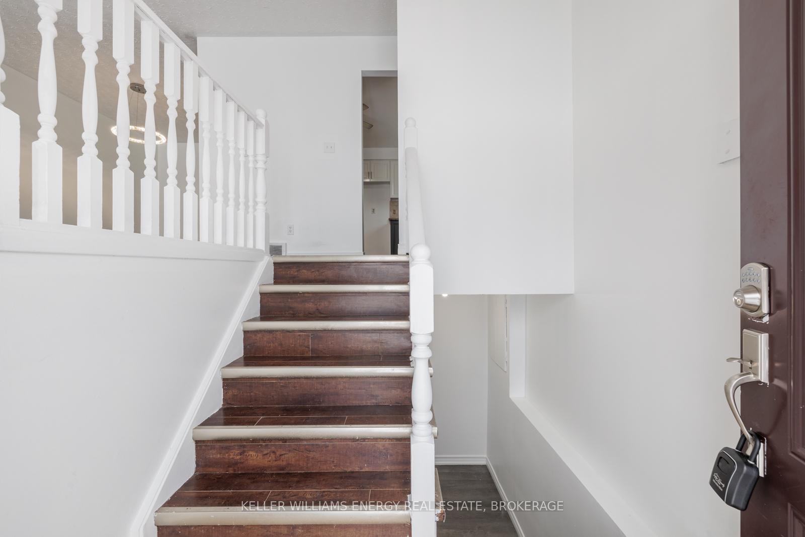 Photo 23 of 62 Autumn Place, St. Catharines, Secord Woods — HOMEH