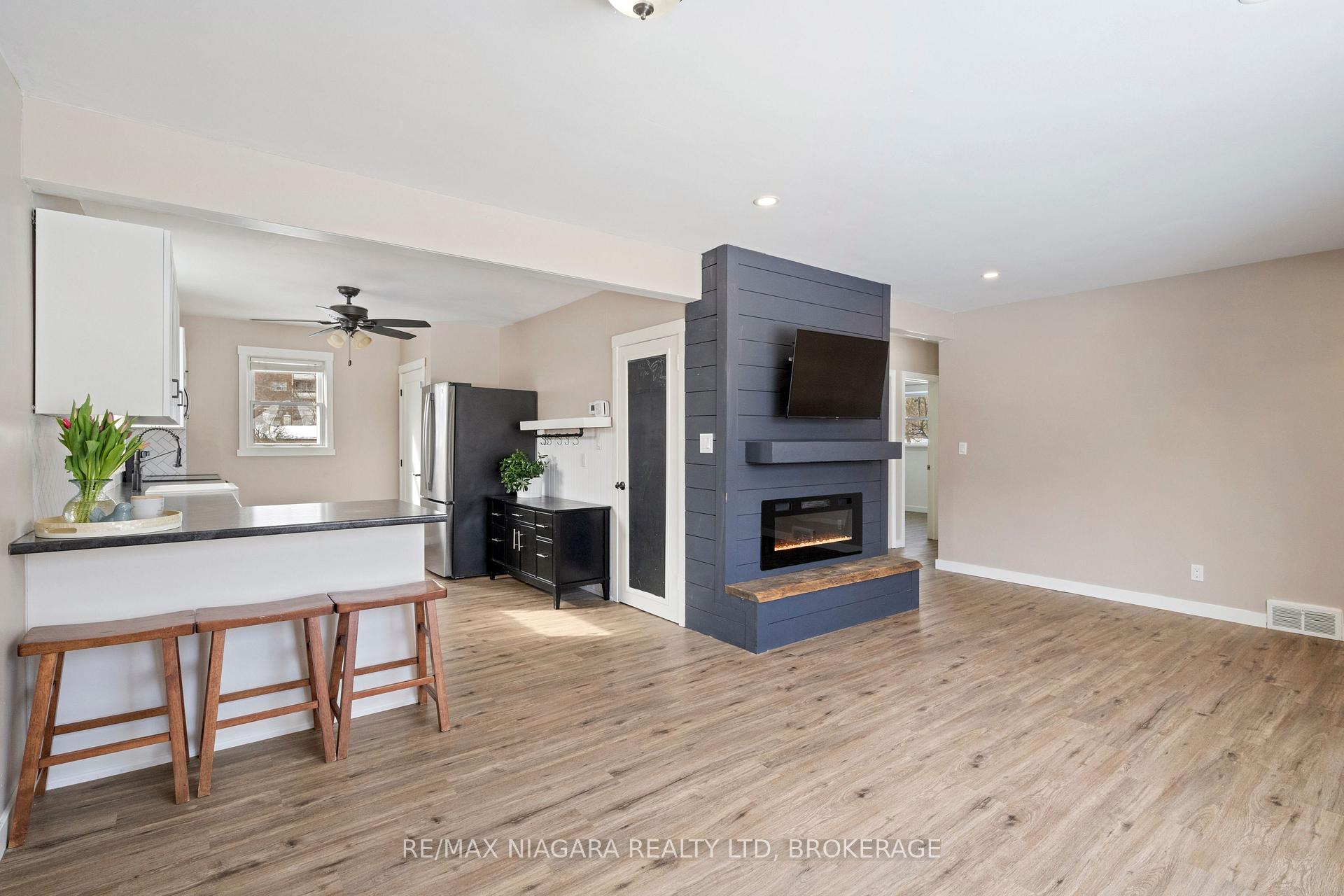 Photo 3 of 25 Dunkeld Avenue, St. Catharines, Carlton/Bunting — HOMEH