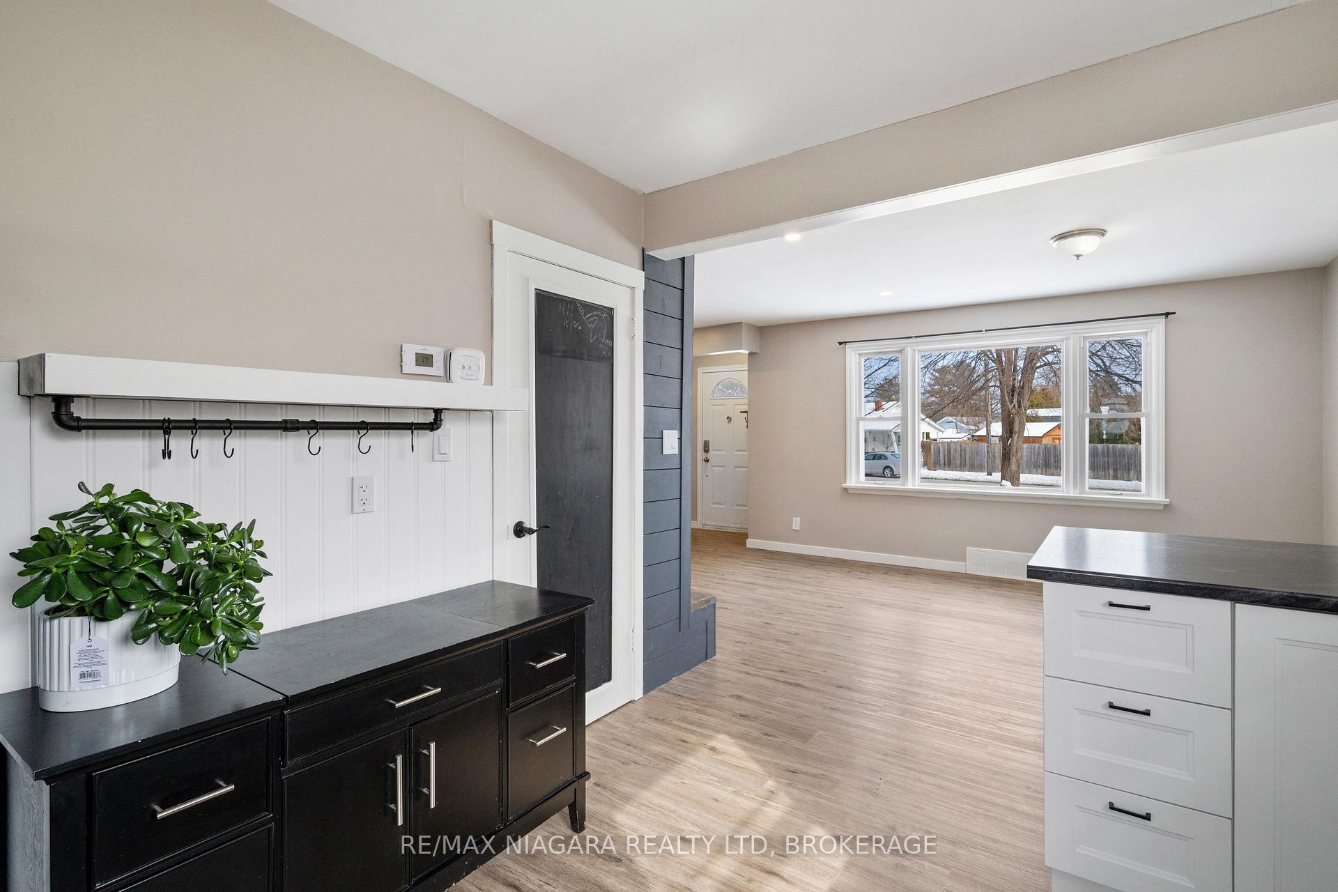 Photo 5 of 25 Dunkeld Avenue, St. Catharines, Carlton/Bunting — HOMEH