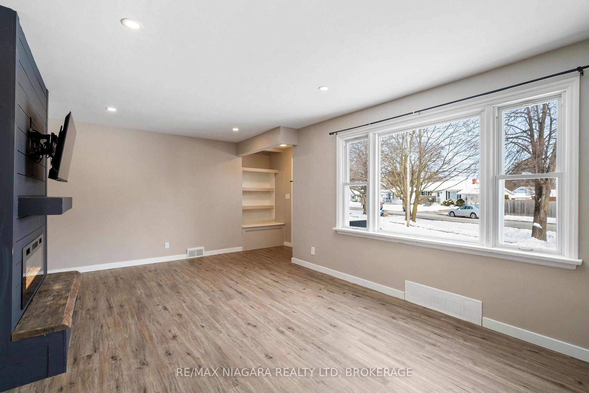 Photo 7 of 25 Dunkeld Avenue, St. Catharines, Carlton/Bunting — HOMEH