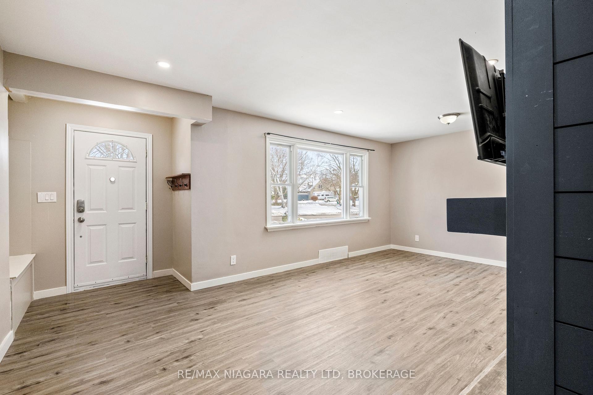 Photo 8 of 25 Dunkeld Avenue, St. Catharines, Carlton/Bunting — HOMEH