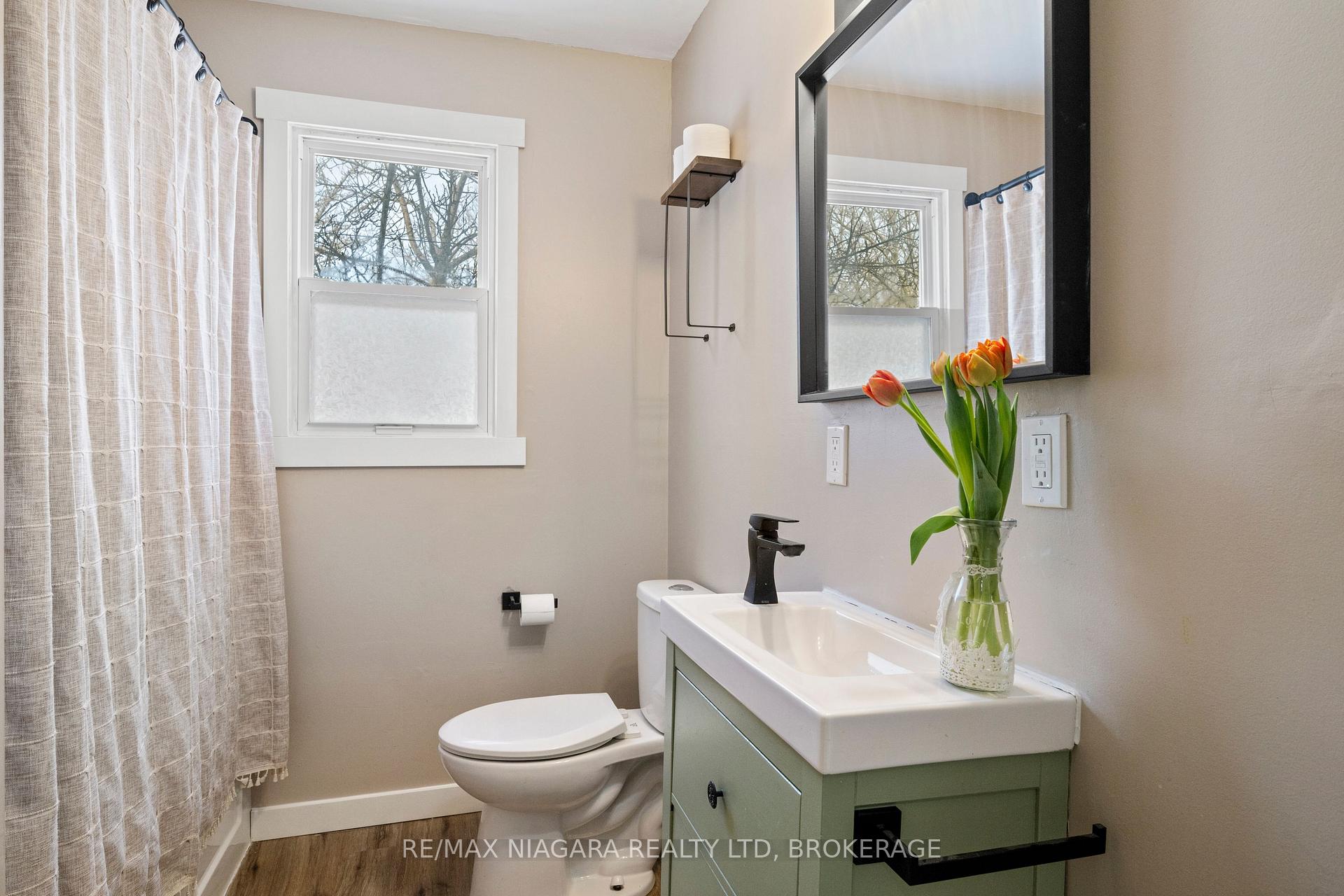 Photo 9 of 25 Dunkeld Avenue, St. Catharines, Carlton/Bunting — HOMEH