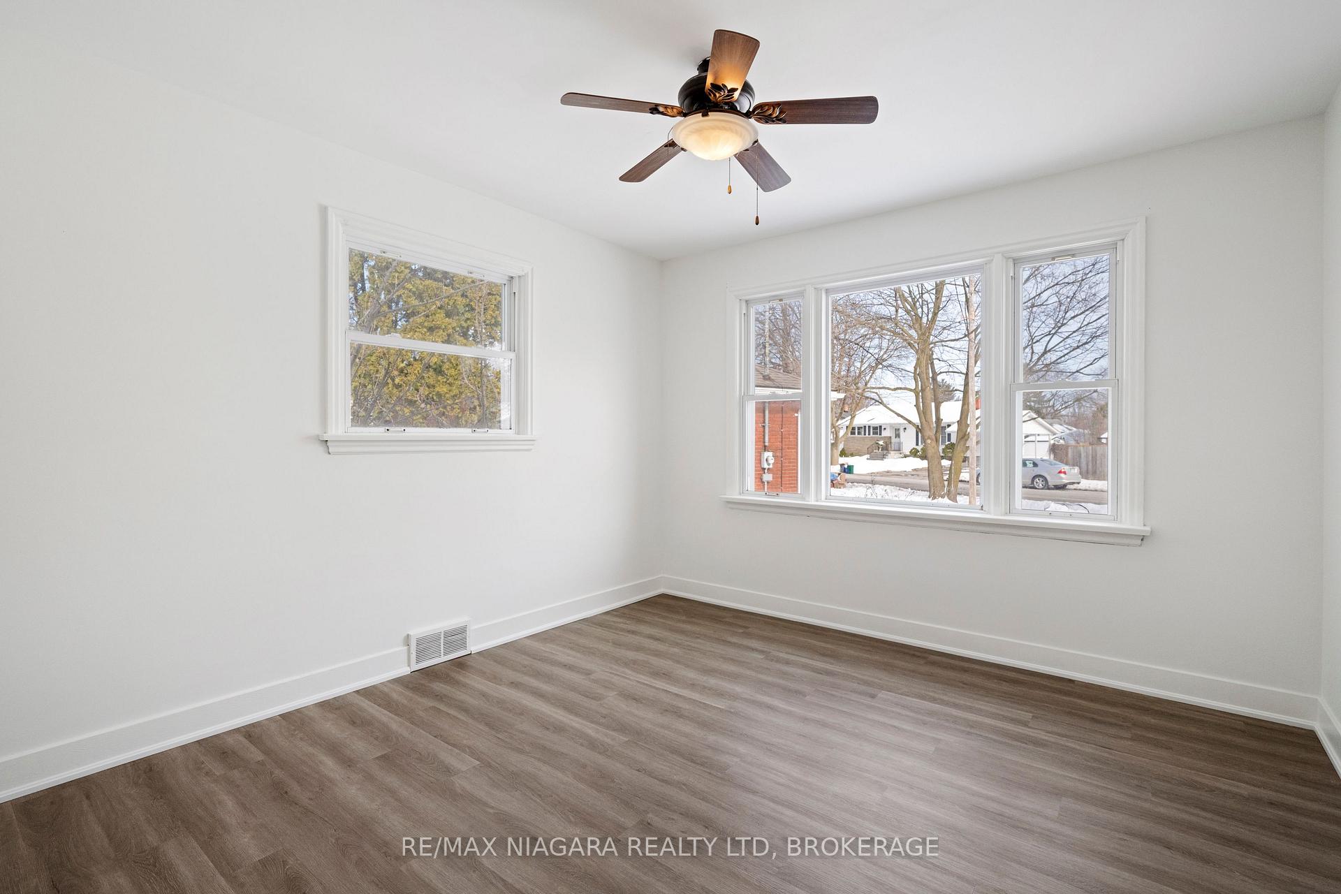 Photo 10 of 25 Dunkeld Avenue, St. Catharines, Carlton/Bunting — HOMEH