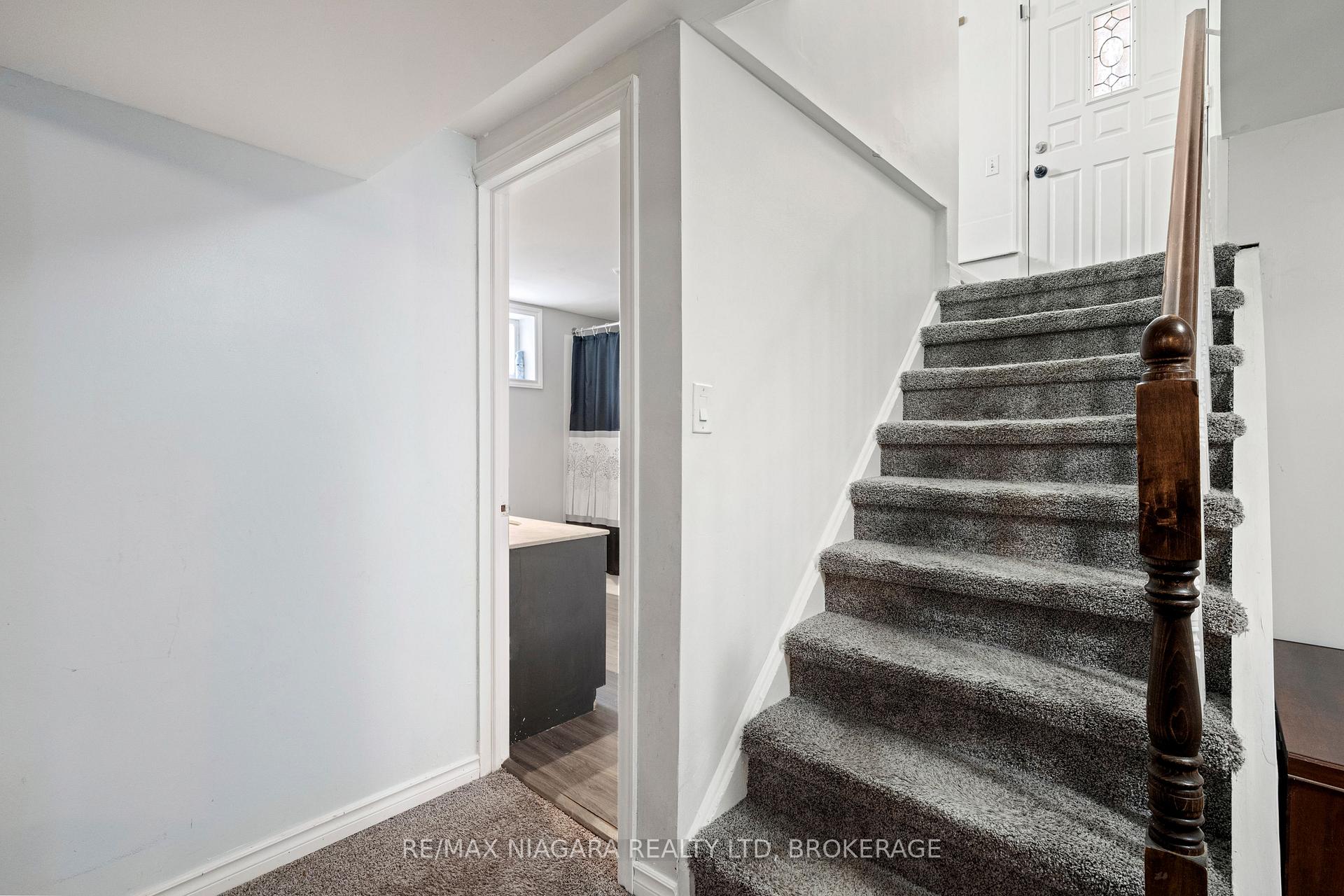 Photo 13 of 25 Dunkeld Avenue, St. Catharines, Carlton/Bunting — HOMEH