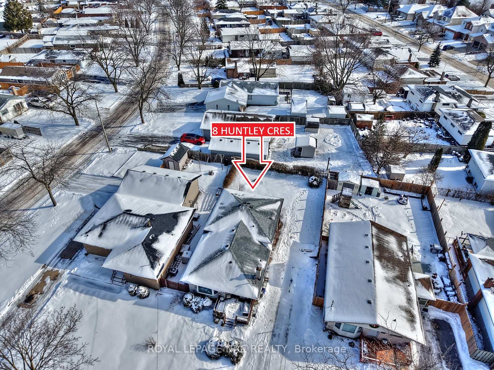 Photo 2 of 8 Huntley Crescent, St. Catharines, Carlton/Bunting — HOMEH
