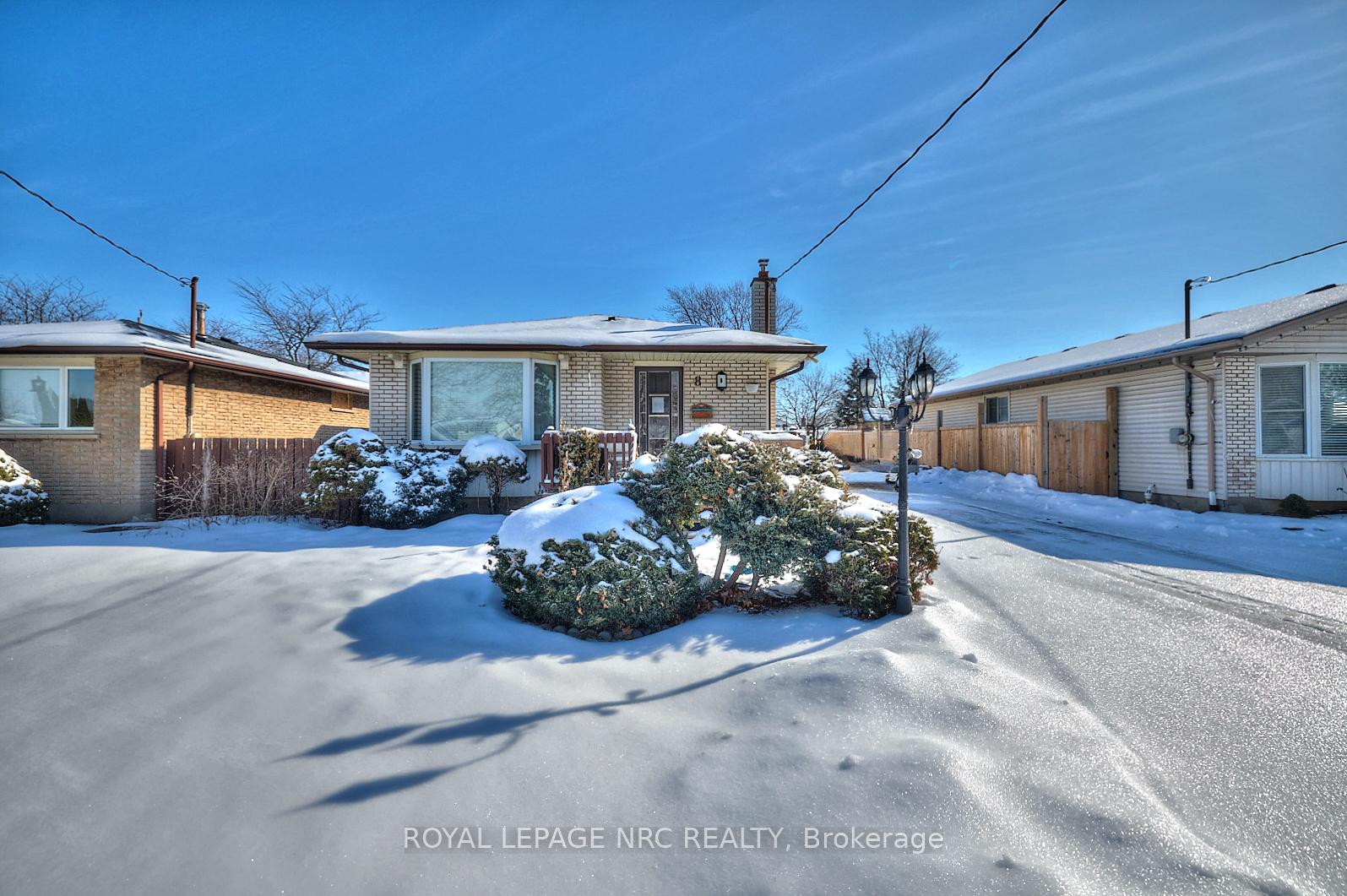 Photo 3 of 8 Huntley Crescent, St. Catharines, Carlton/Bunting — HOMEH